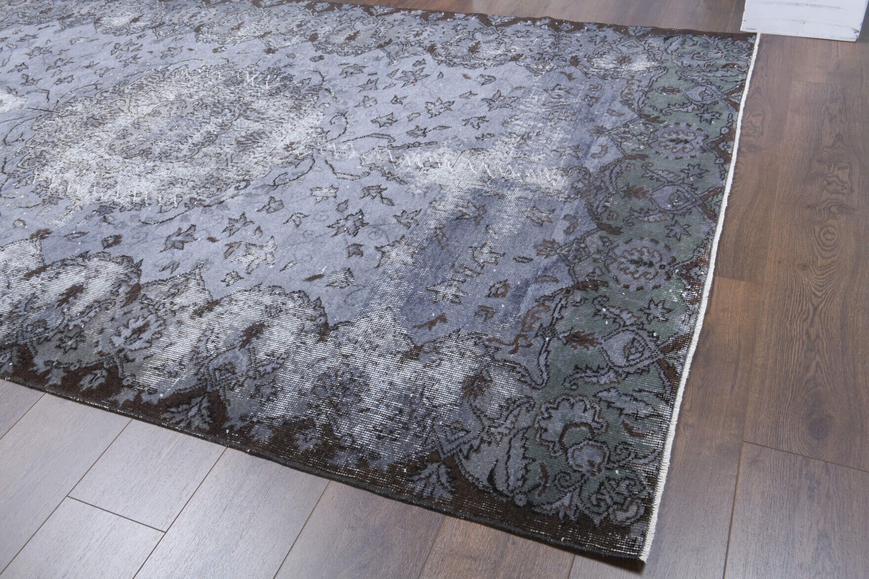 Hand-crafted Anatolian vintage rug Sadberkcihan in wool, 1970s