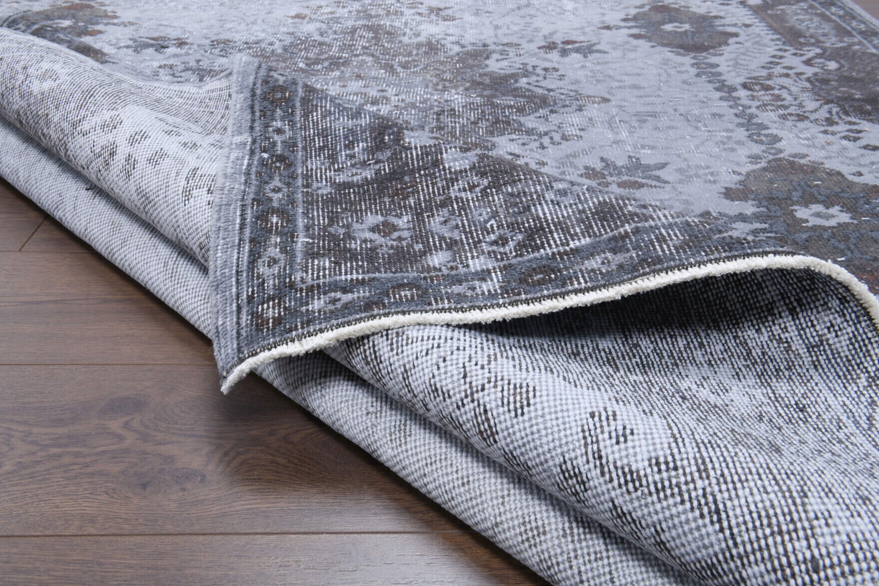Authentic Anatolian vintage area rug (1970s) with oriental design – one-of-a-kind at Fame Rugs
