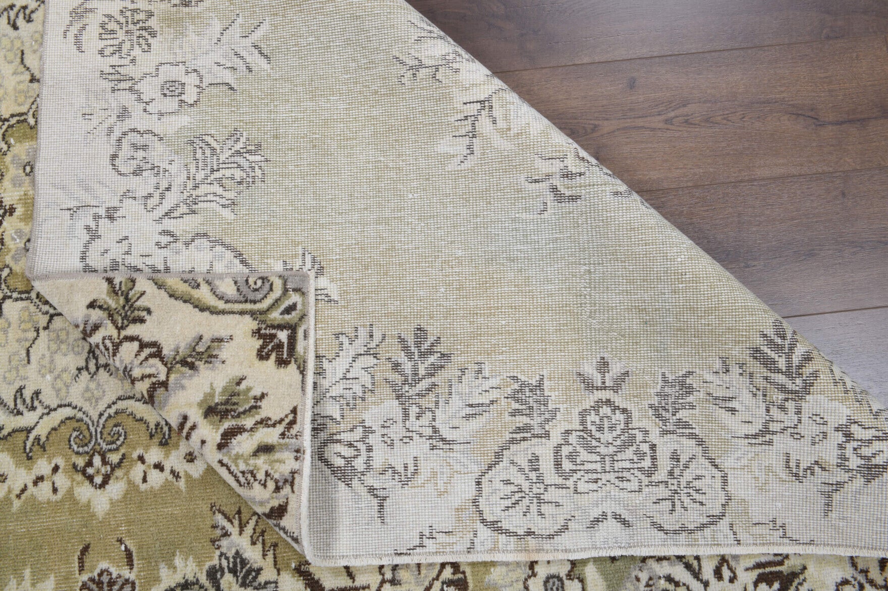 Petrolampe rug: 1970s handmade Anatolian rug with oriental motifs and cotton backing