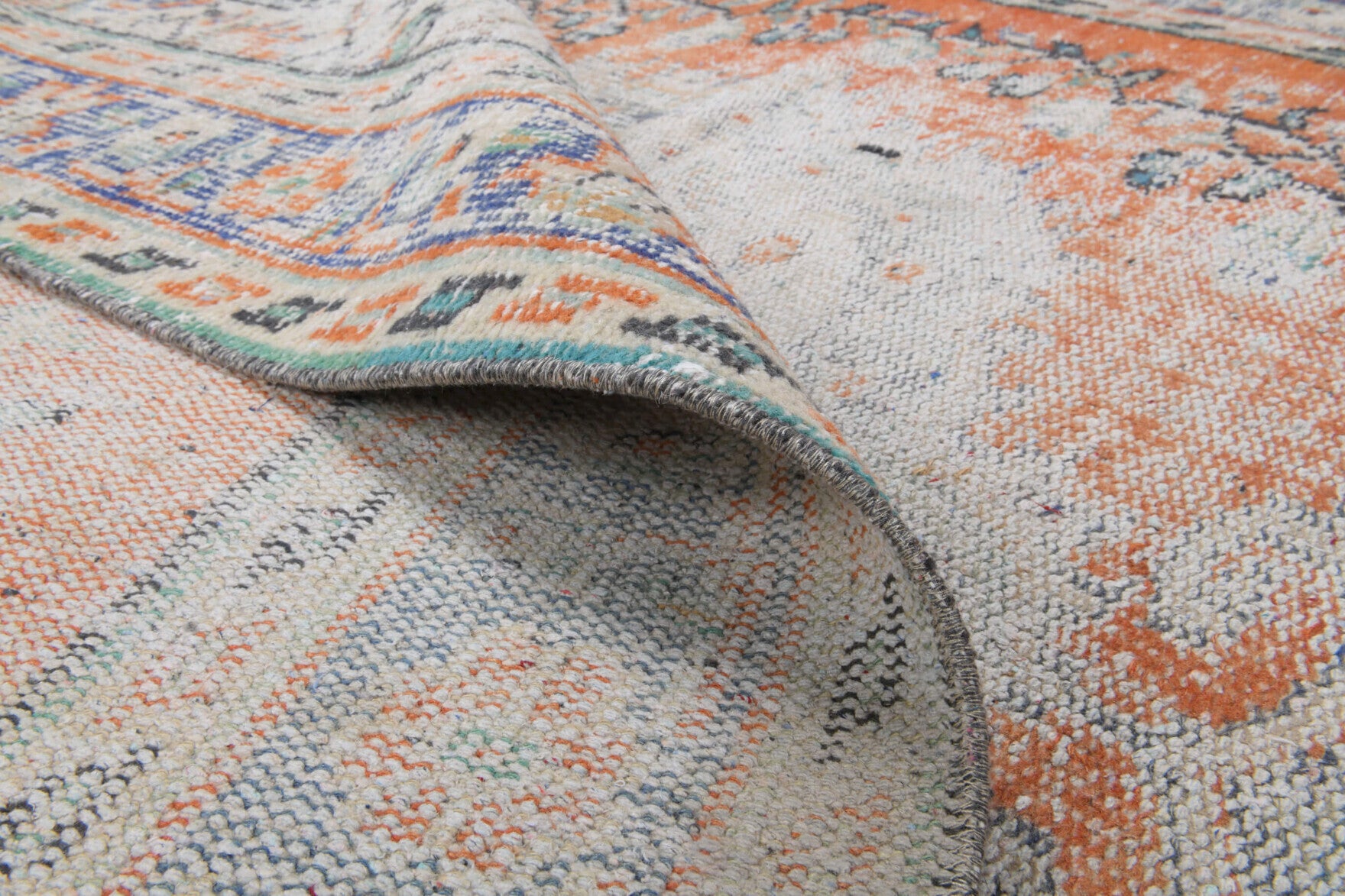 Perisah – vintage oriental rug for living room or bedroom, 5'9" x 8'8" (176x265 cm)