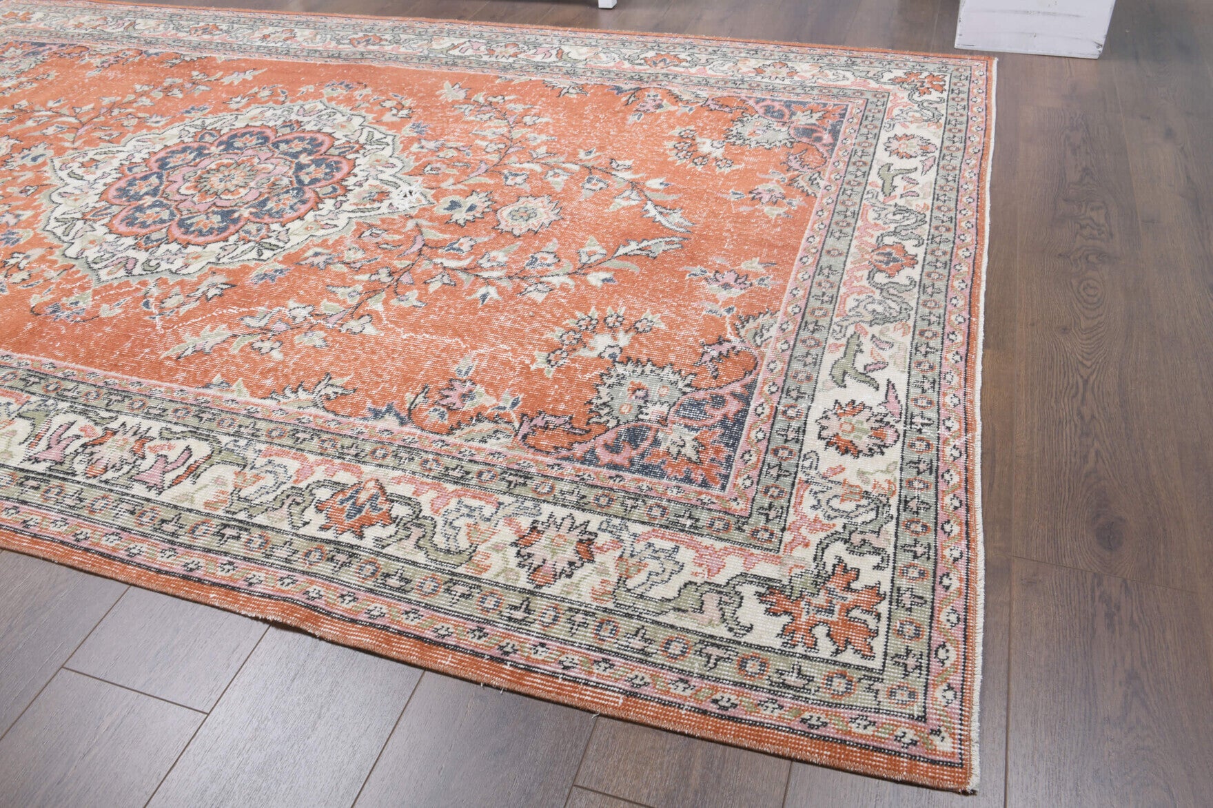 Okeanomelpe rug: 1970s handmade Anatolian rug with oriental motifs and cotton backing