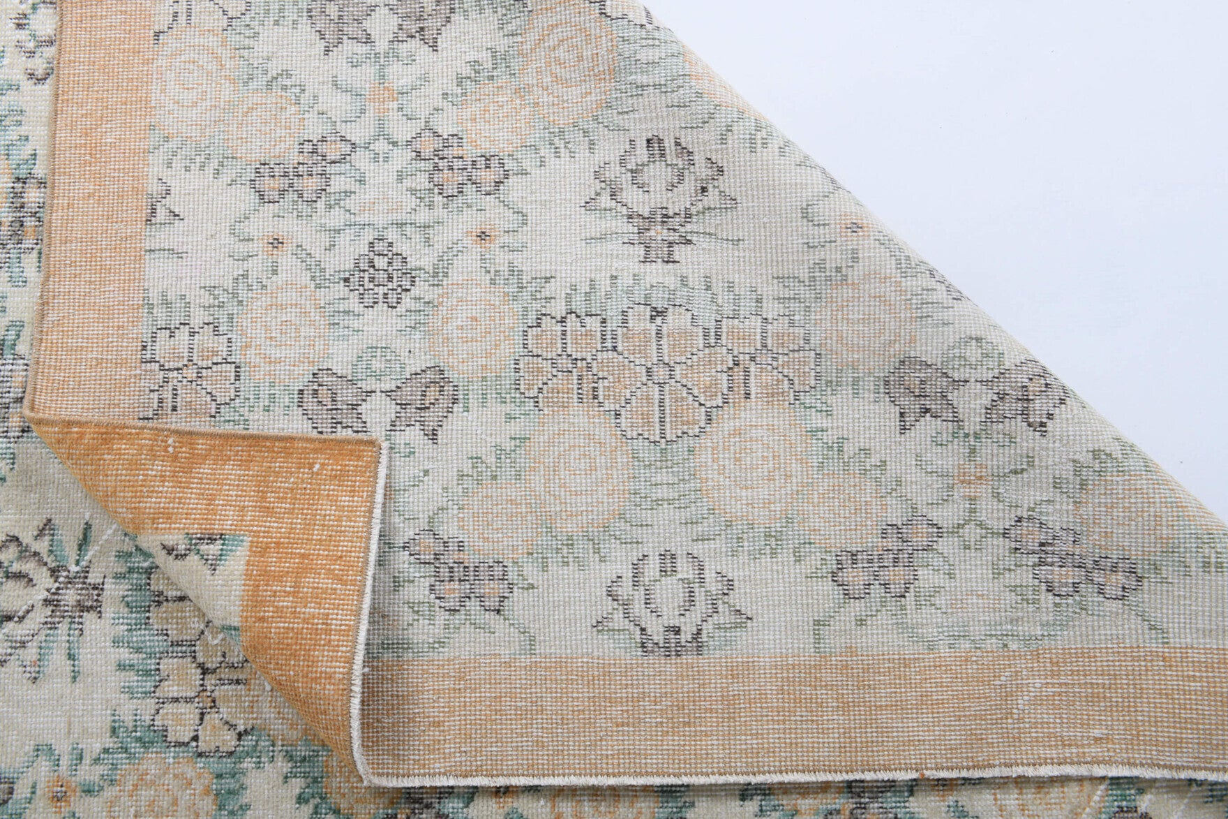 Nino – vintage bordered and floral rug for living room or bedroom, 5'5" x 9'1" (164x277 cm)