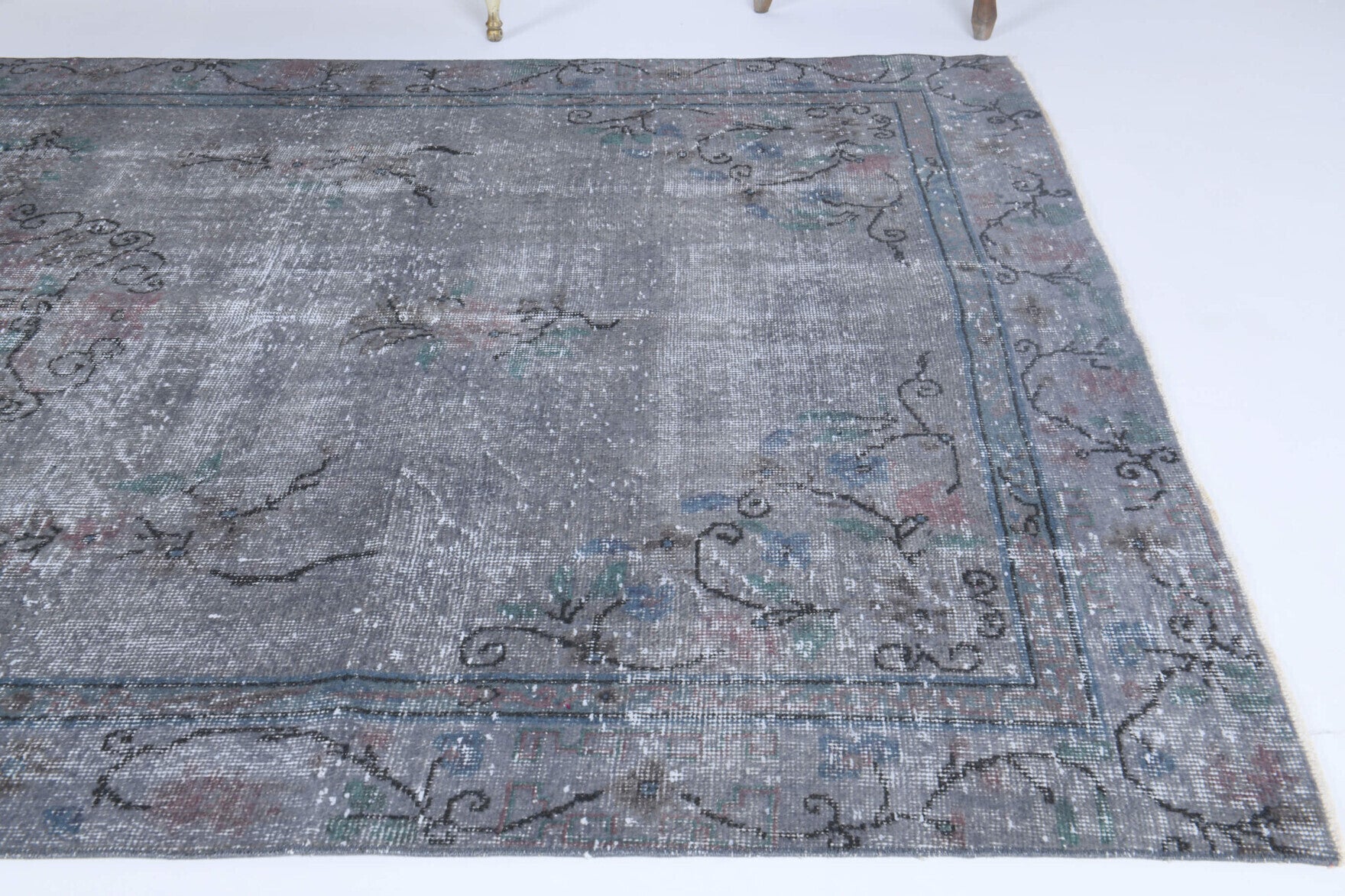 Nihansema rug: 1950s handmade Anatolian rug with oriental motifs and cotton backing