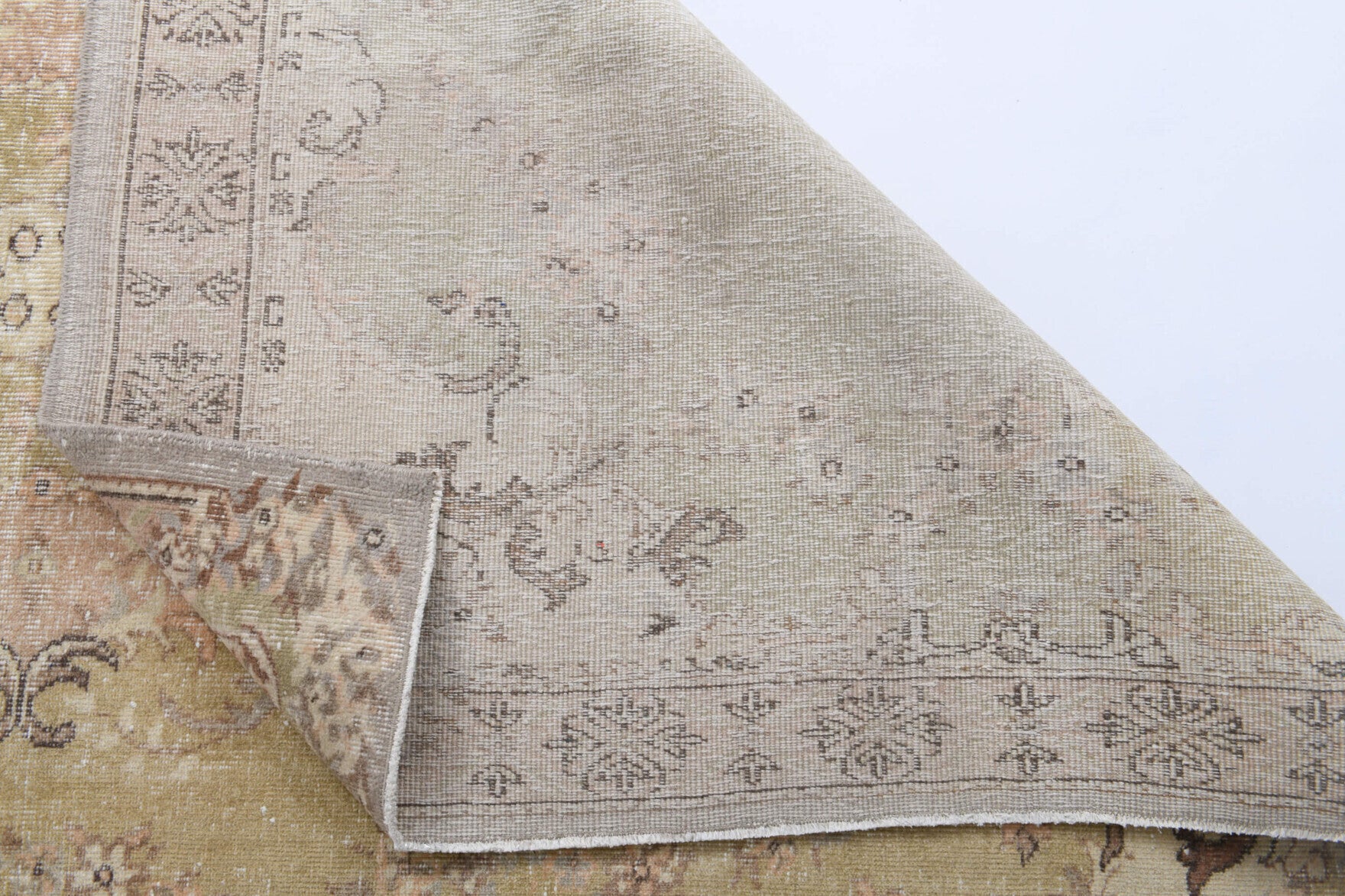 Nevsalnaz rug: 1970s handmade Anatolian rug with oriental motifs and cotton backing