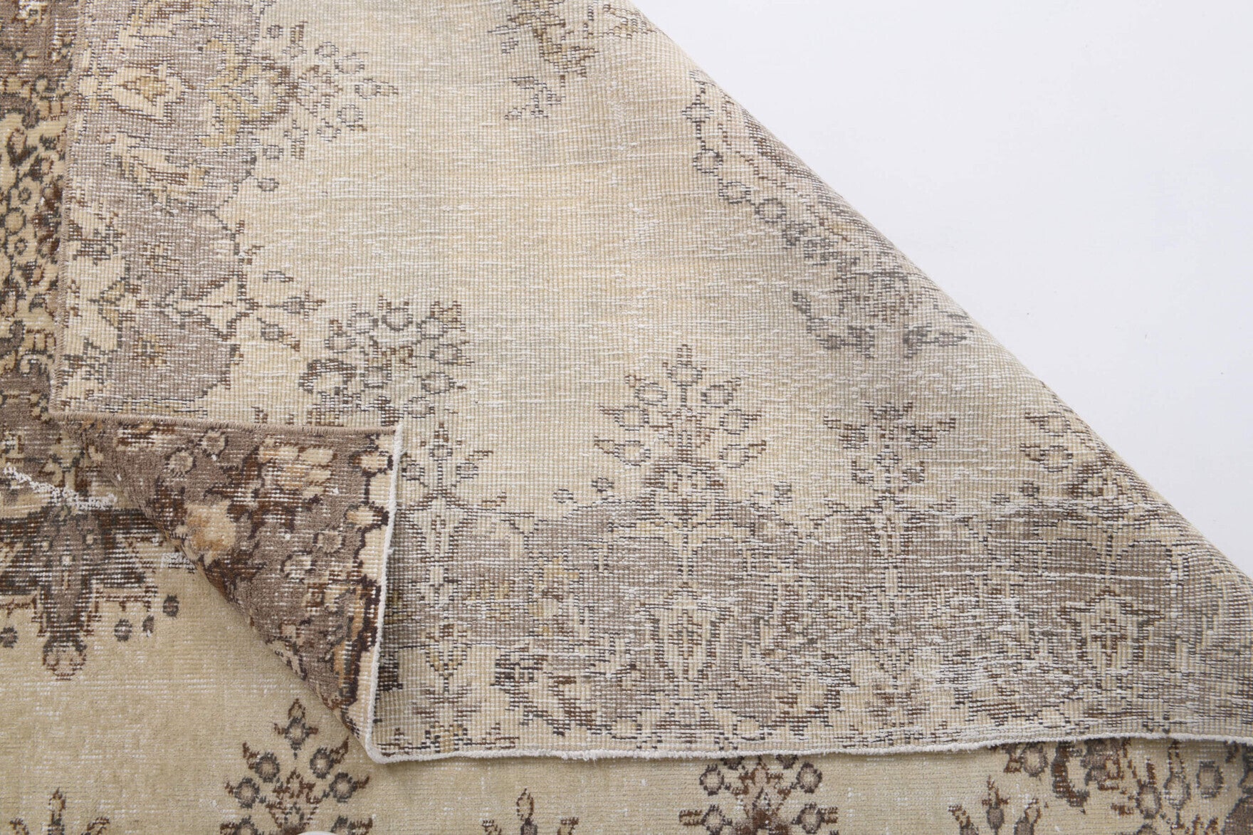 Nevingul – vintage oriental rug for living room or bedroom, 5'5" x 8'2" (166x250 cm)