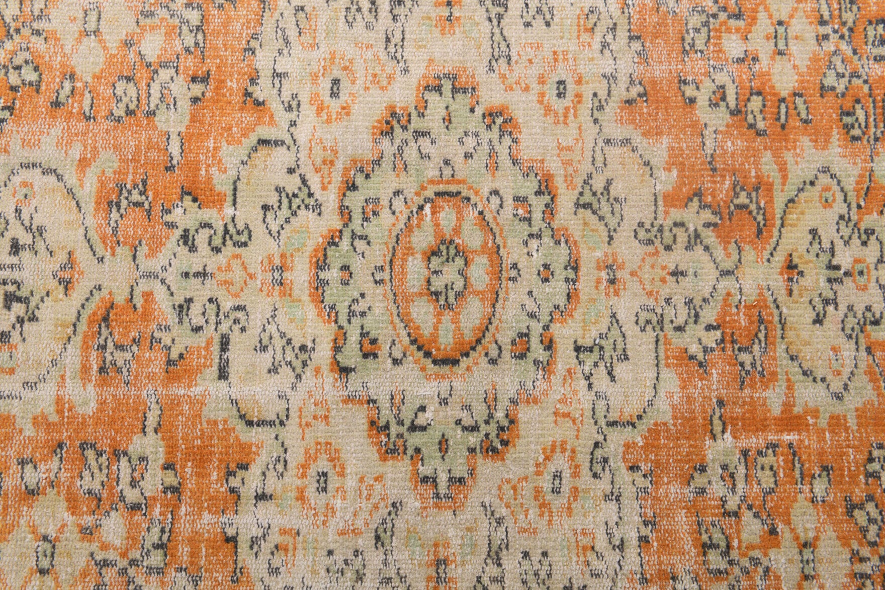 Authentic Anatolian vintage area rug (1970s) with medallion design – one-of-a-kind at Fame Rugs