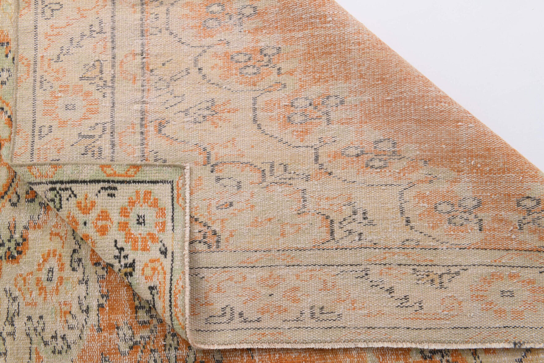 Nevdeniz – vintage medallion rug for living room or bedroom, 5'7" x 8'3" (169x251 cm)