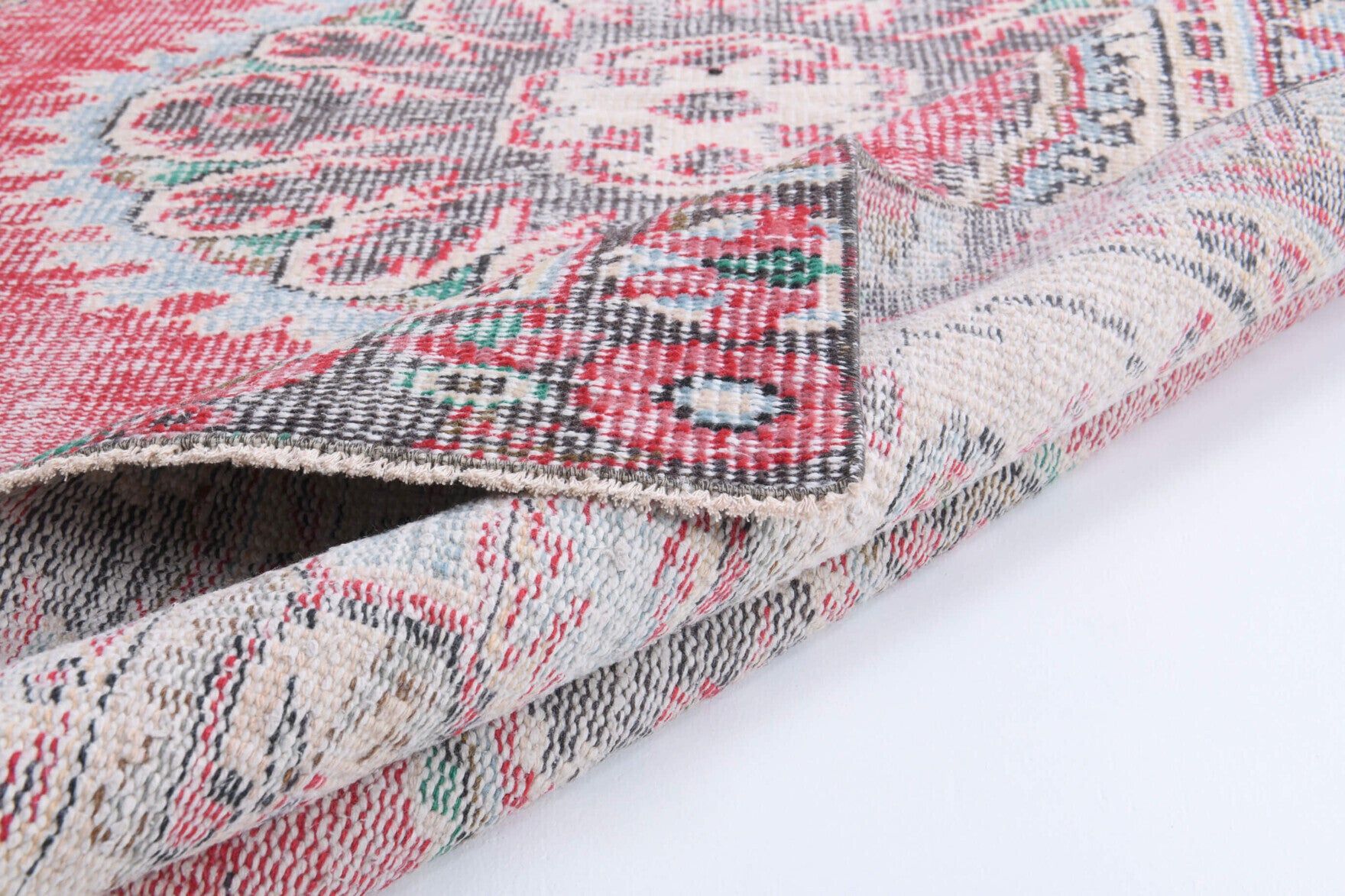 Hand-crafted Turkish vintage rug Nesterengonca in wool, 1970s