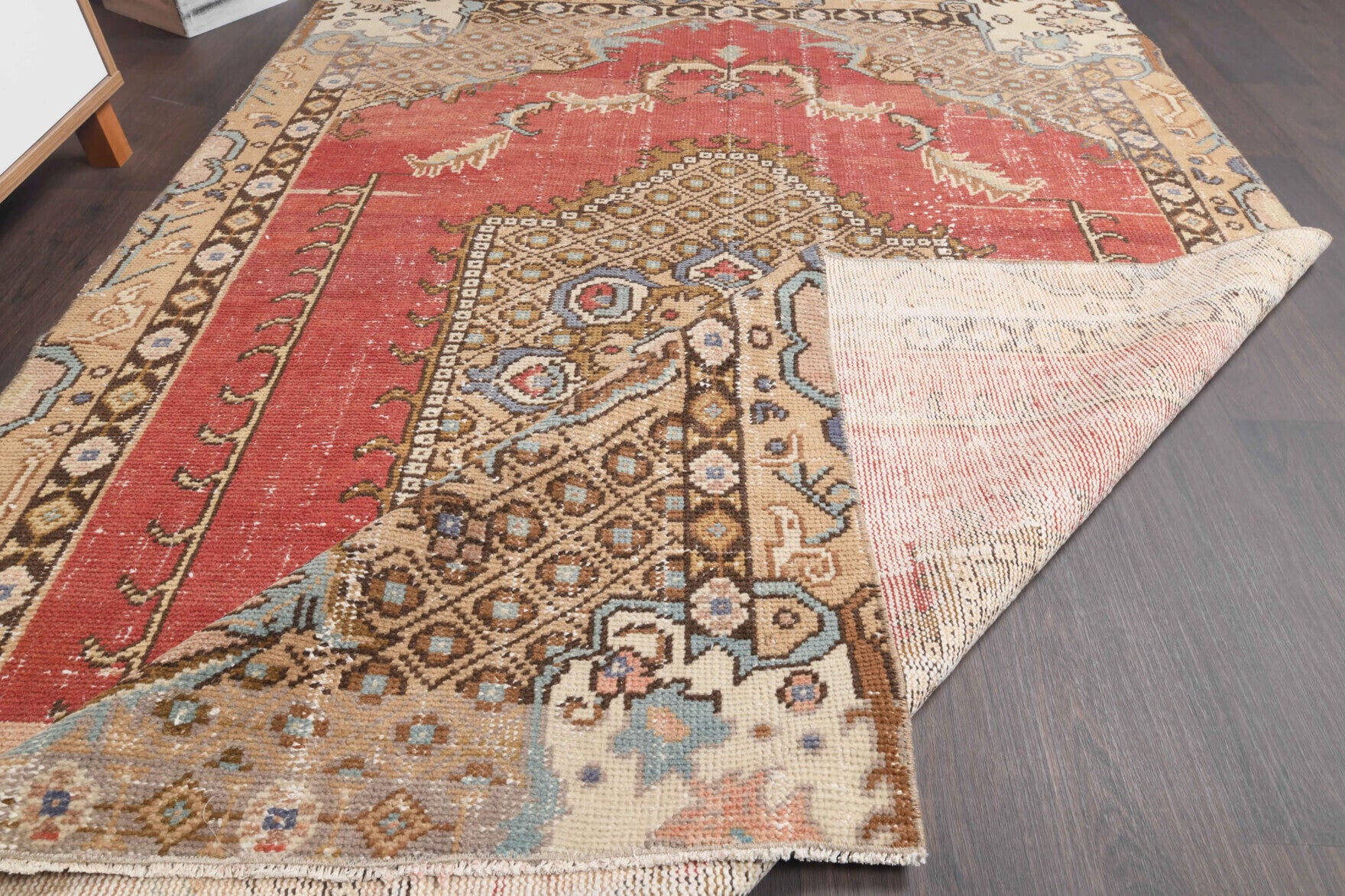Authentic Anatolian vintage area rug (1970s) with oriental design – one-of-a-kind at Fame Rugs