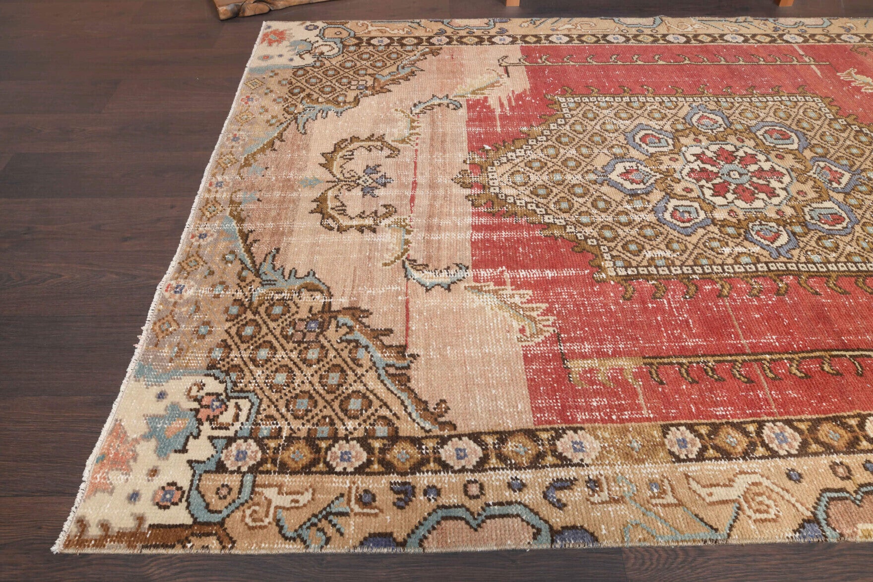 Hand-crafted Anatolian vintage rug Nesringonca in wool, 1970s