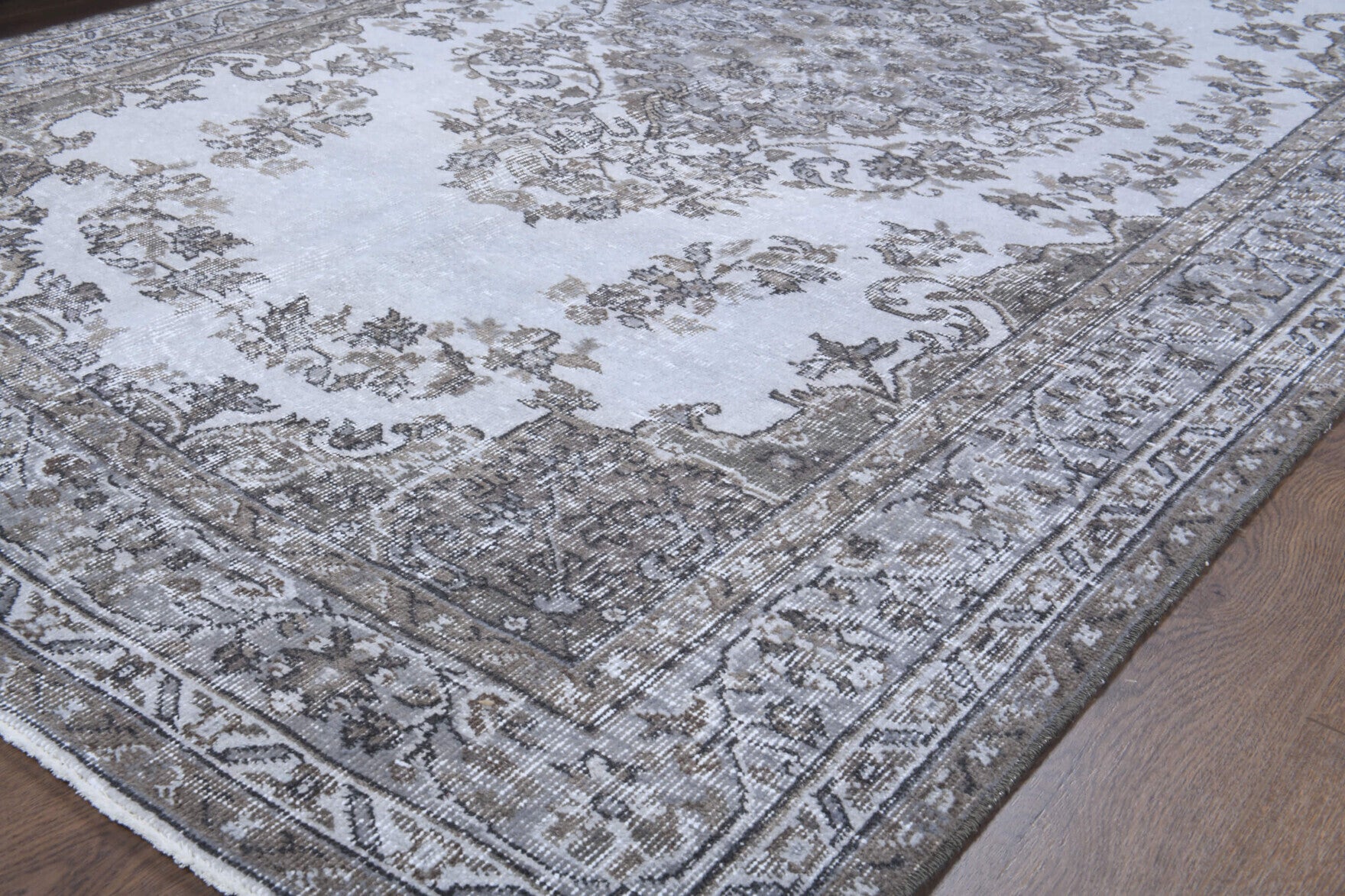 172x279 cm vintage Turkish area rug – Nehirnihal, low pile, wool