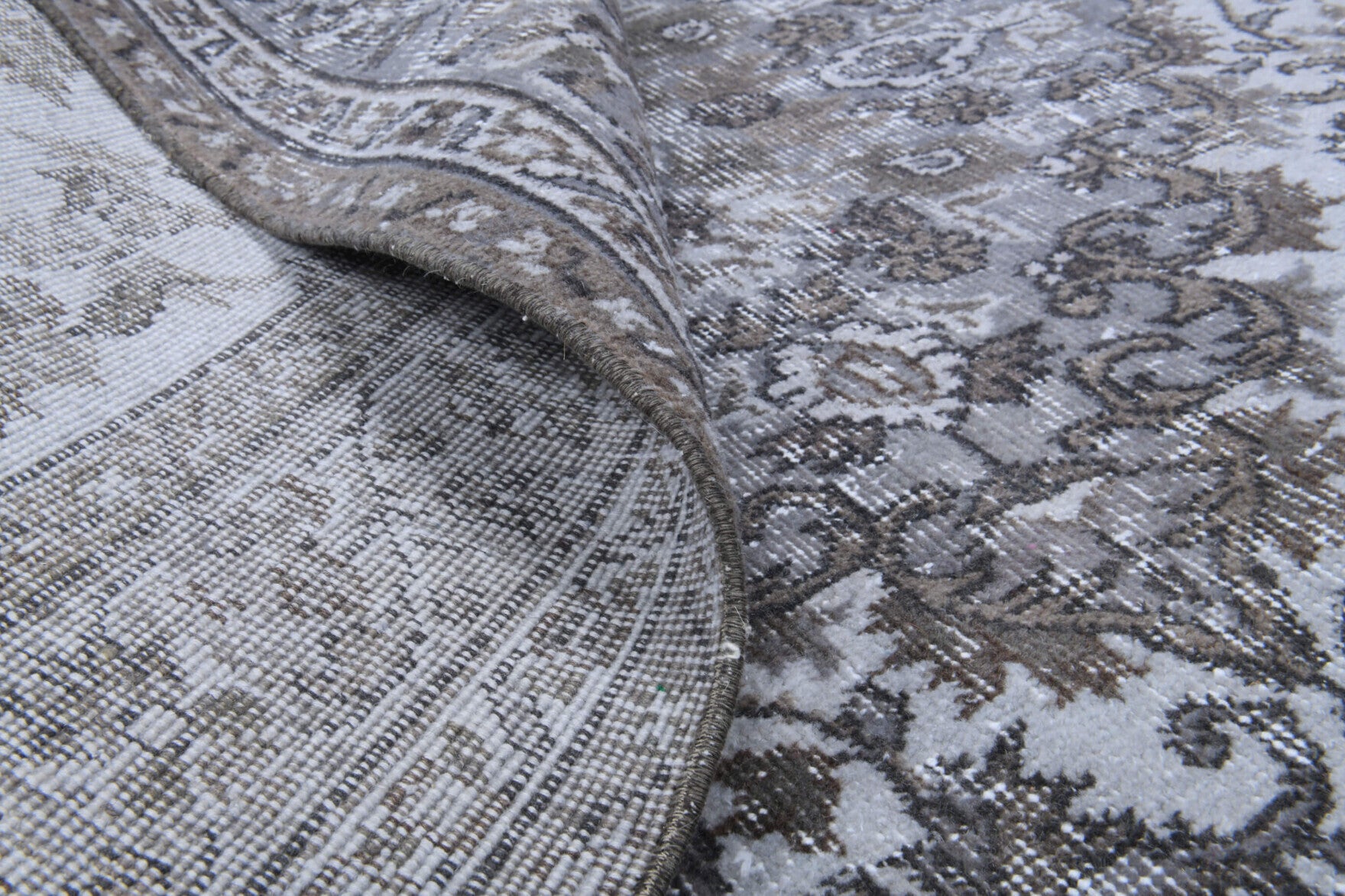 Nehirnihal – vintage oriental rug for living room or bedroom, 5'8" x 9'2" (172x279 cm)