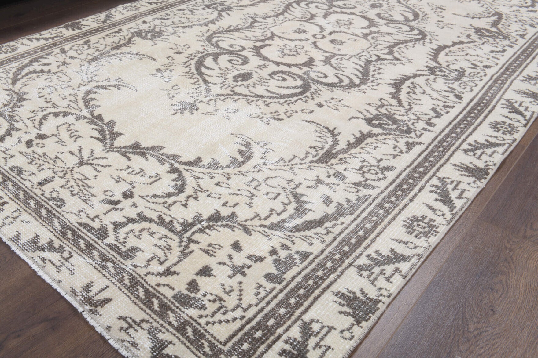 Nedimsad rug: 1970s handmade Turkish rug with oriental medallion motifs and cotton backing