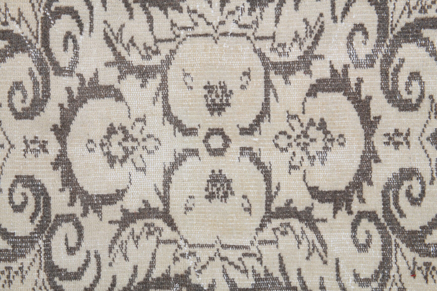Authentic Turkish vintage area rug (1970s) with oriental medallion design – one-of-a-kind at Fame Rugs
