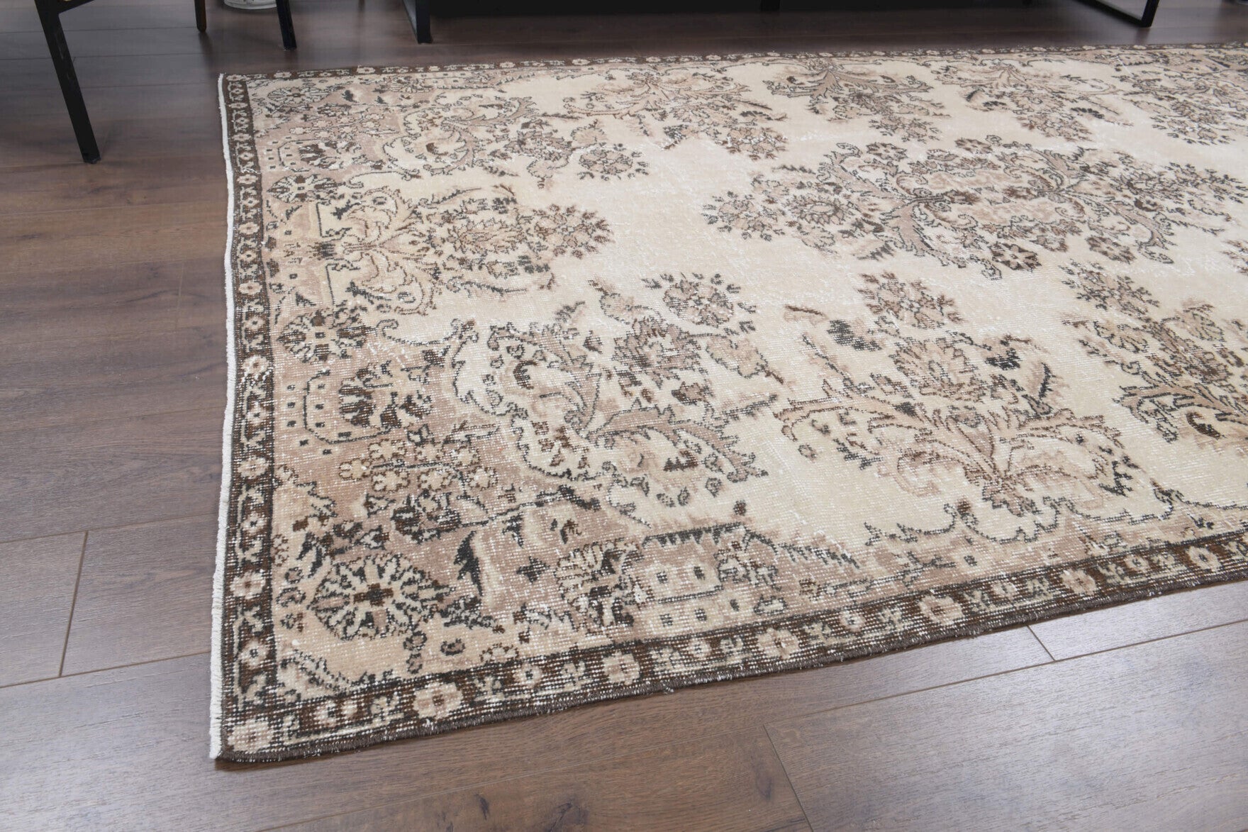 One-of-a-kind 1970s Turkish vintage area rug in wool, 5'7" x 8'6"