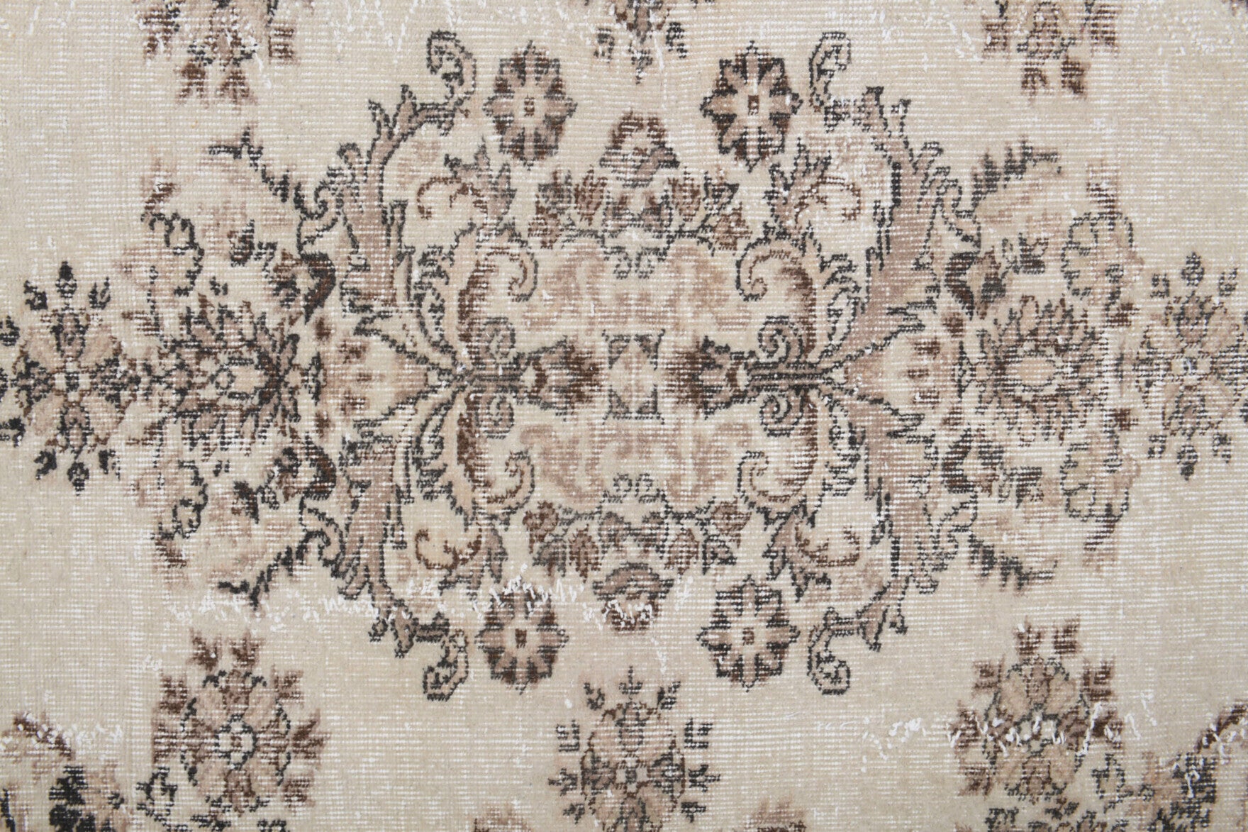Authentic Turkish vintage area rug (1970s) with oriental design – one-of-a-kind at Fame Rugs
