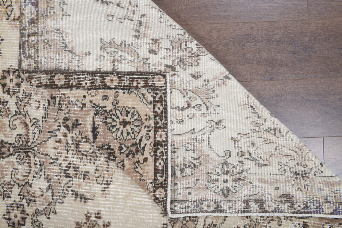 Hand-crafted Turkish vintage rug Nausozoe in wool, 1970s