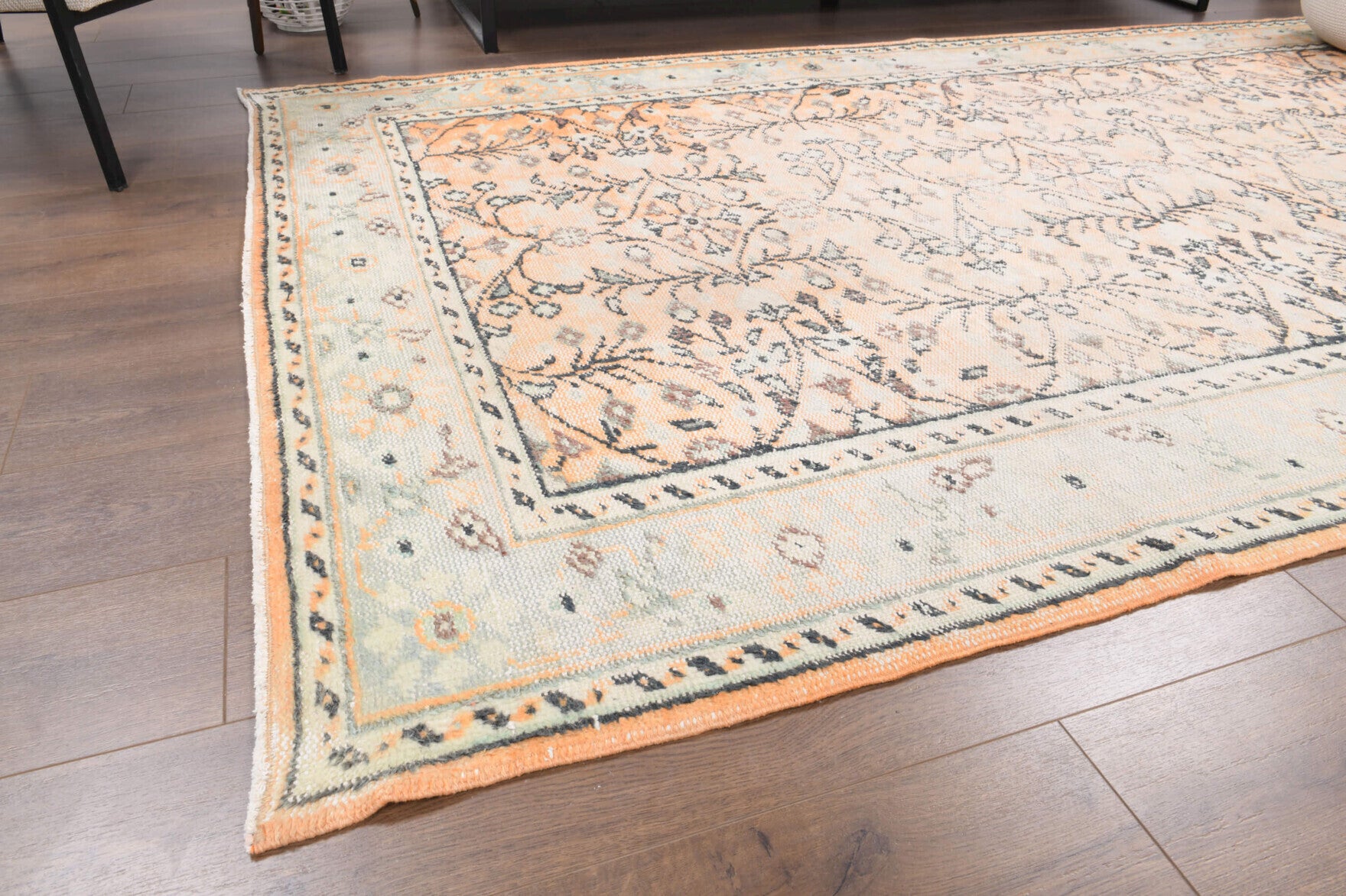 Nakskusa rug: 1970s handmade Turkish rug with floral motifs and cotton backing