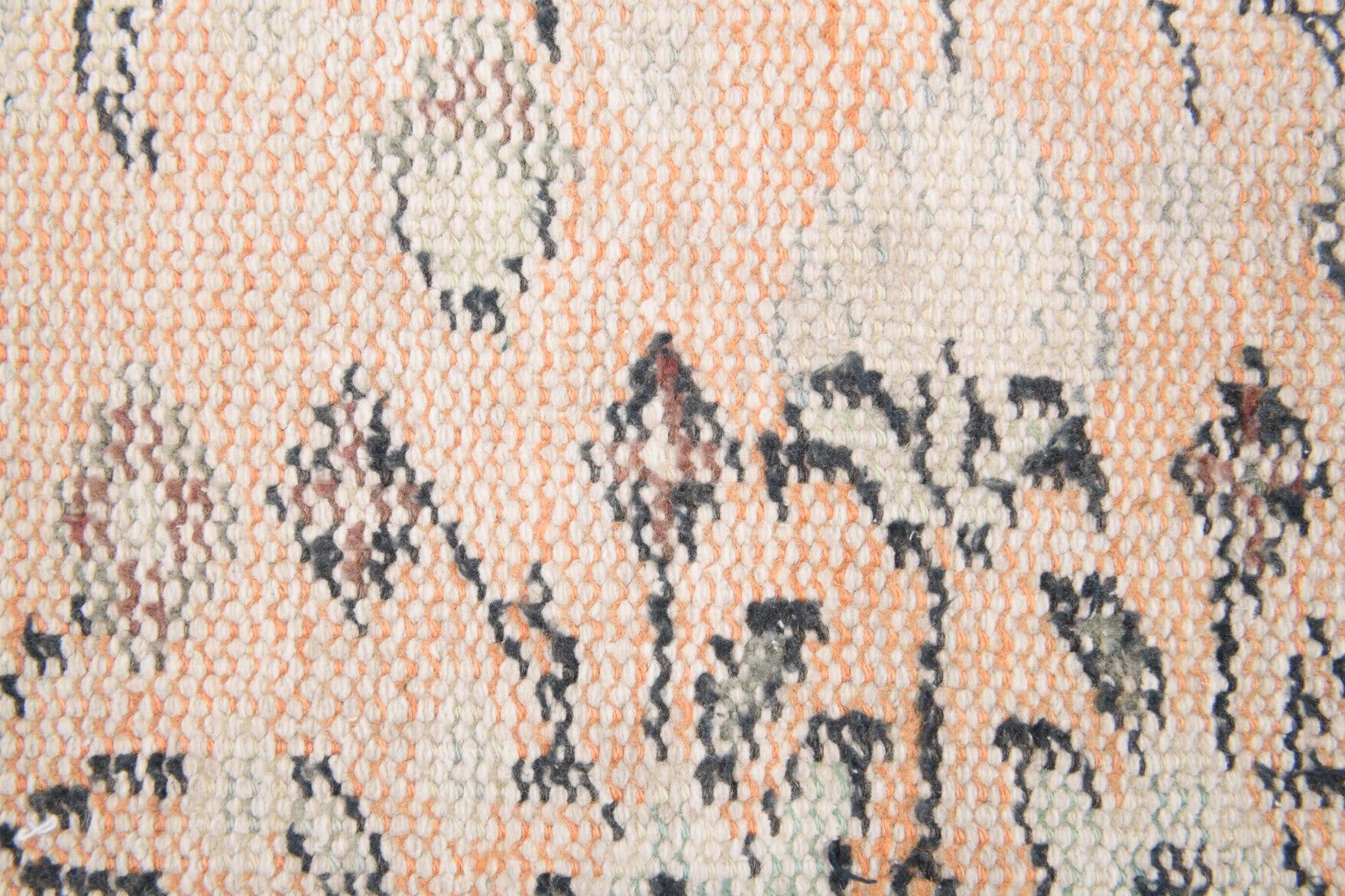 Authentic Turkish vintage area rug (1970s) with floral design – one-of-a-kind at Fame Rugs