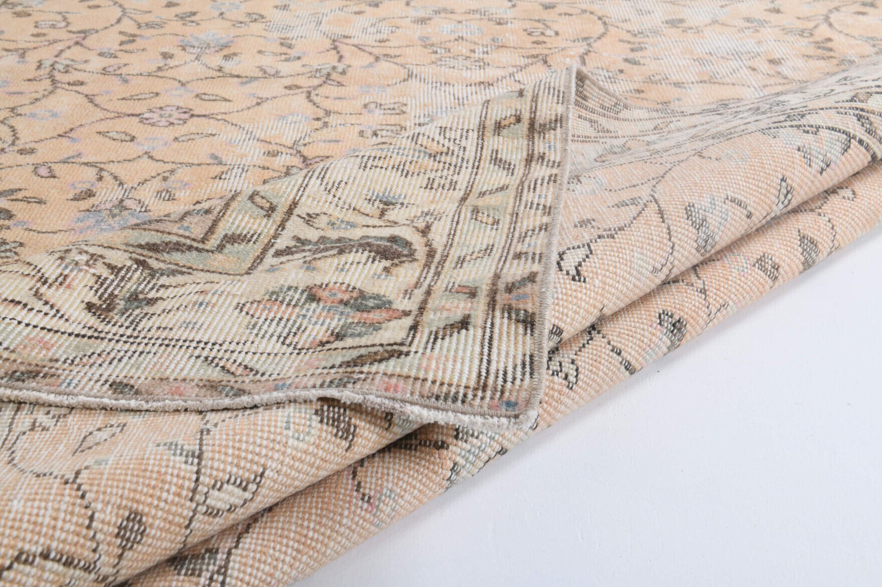 Hand-crafted Anatolian vintage rug Naiaphora in wool, 1970s