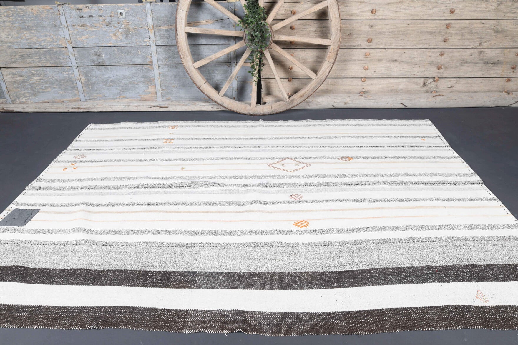 One-of-a-kind 1960s Anatolian vintage kilim rug in wool, 5'9" x 8'3"