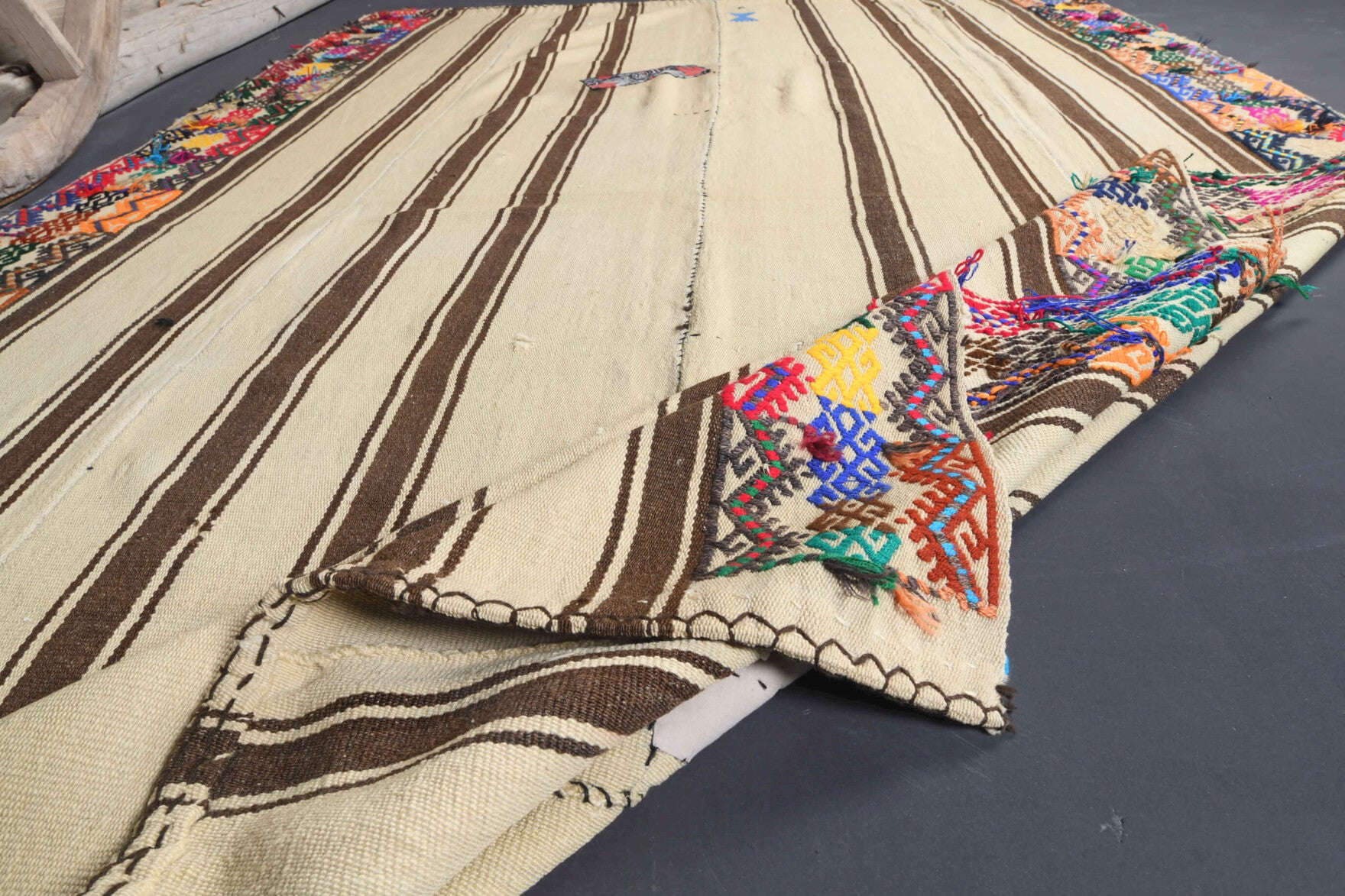 Authentic Anatolian vintage kilim rug (1960s) with striped design – one-of-a-kind at Fame Rugs