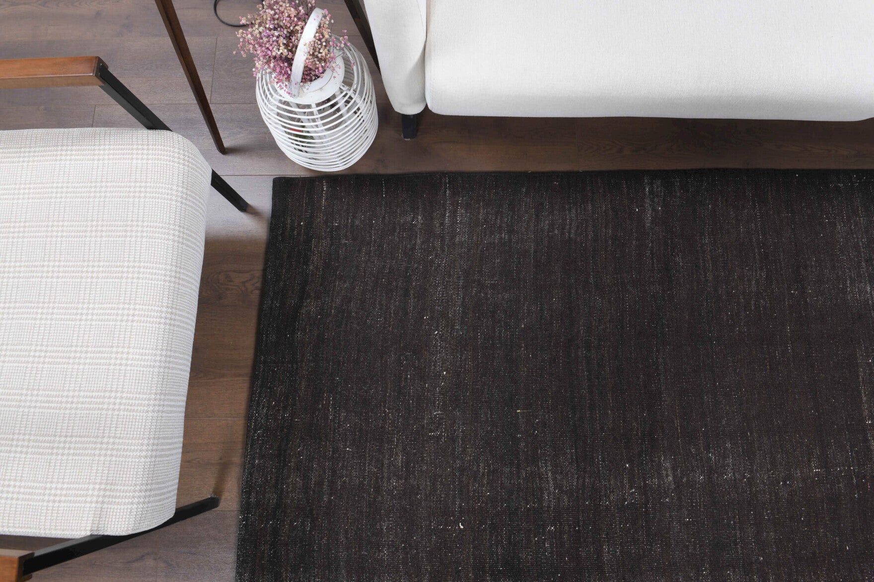 Sehsuvar kilim: 1960s handwoven flatweave Anatolian kilim with solid motifs