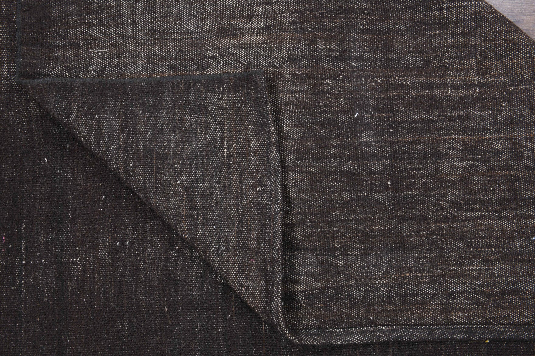 Authentic Anatolian vintage kilim rug (1960s) with solid design – one-of-a-kind at Fame Rugs