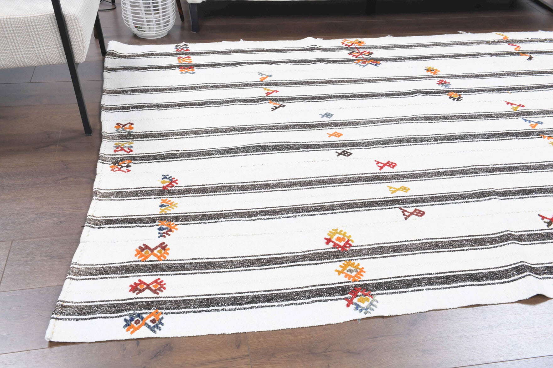 Authentic Anatolian vintage kilim rug (1960s) with striped design – one-of-a-kind at Fame Rugs