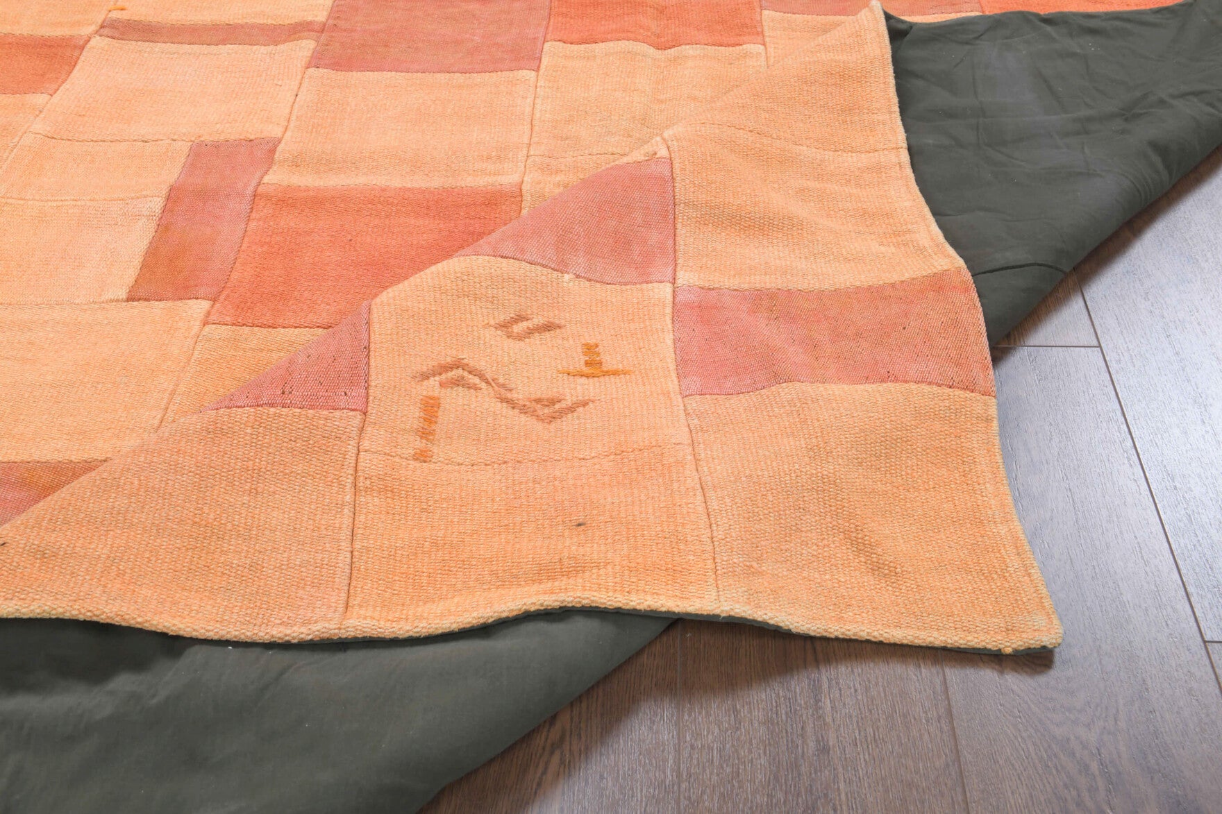 Authentic Anatolian vintage kilim rug (1970s) with solid design – one-of-a-kind at Fame Rugs