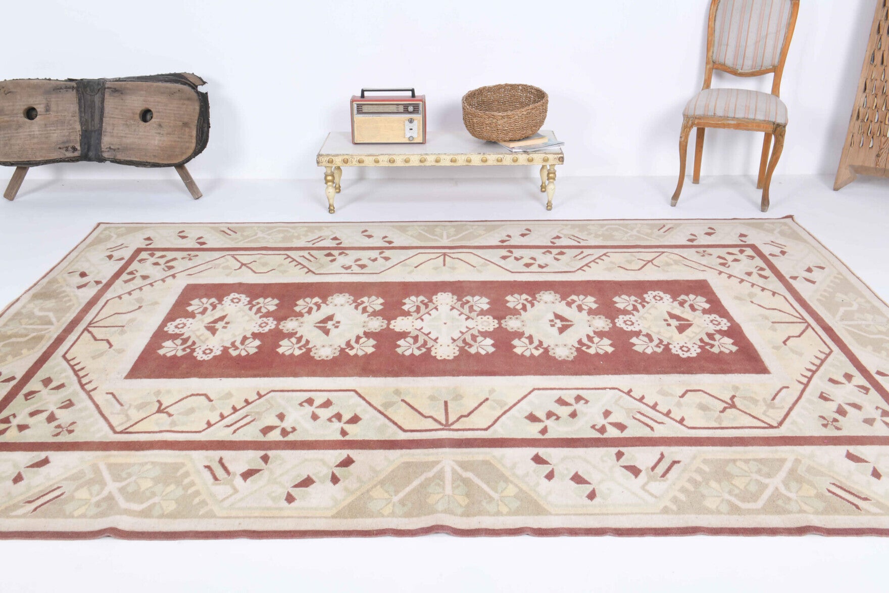 Rengingul rug: 1970s handmade Turkish rug with bordered and ikat motifs and cotton backing