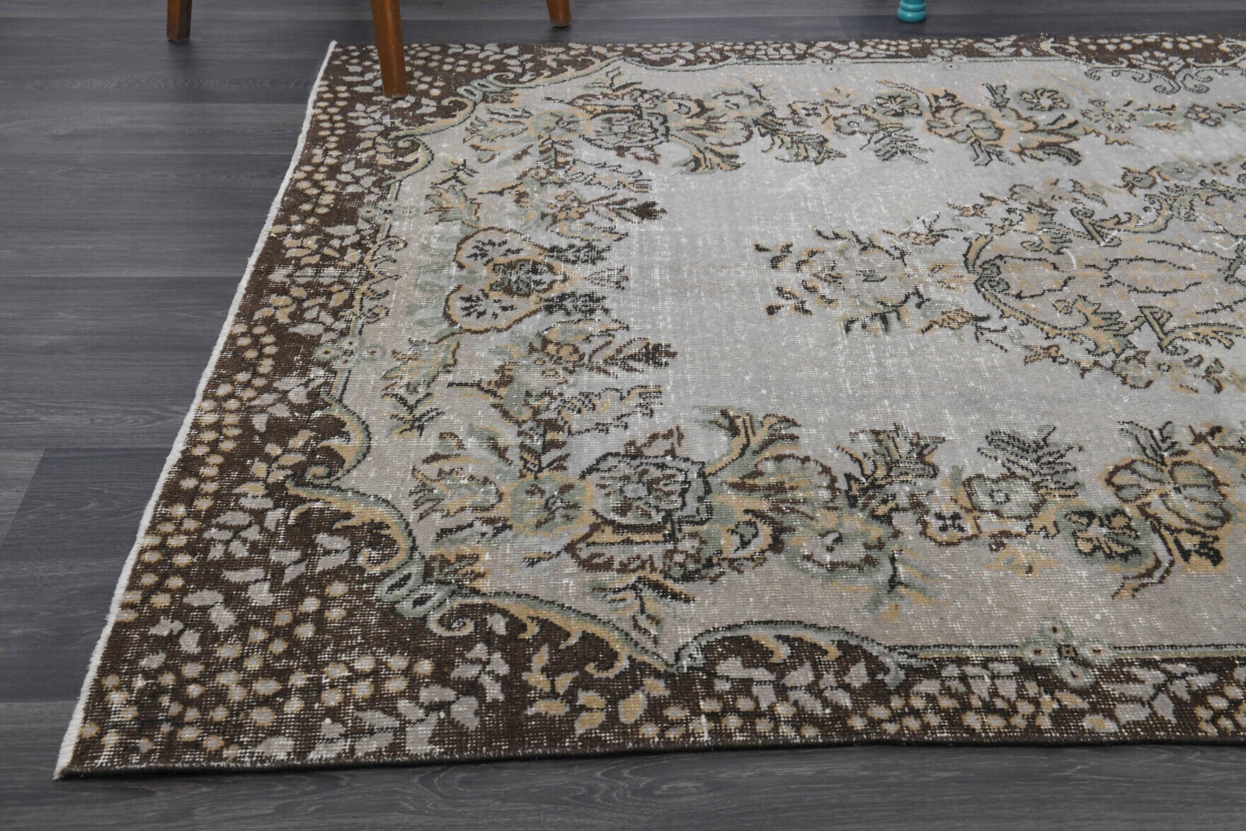 One-of-a-kind 1980s Anatolian vintage area rug in wool, 5'10" x 8'6"