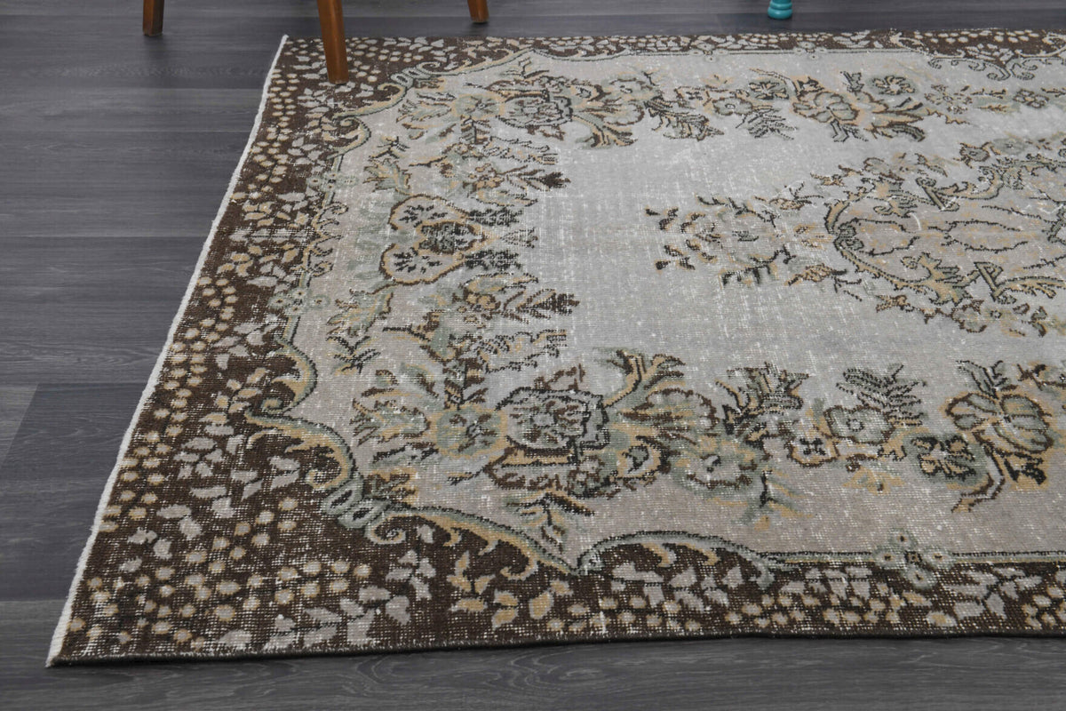 One-of-a-kind 1980s Anatolian vintage area rug in wool, 5'10" x 8'6"