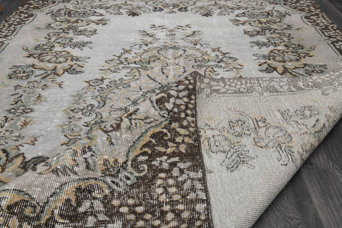 Authentic Anatolian vintage area rug (1980s) with oriental design – one-of-a-kind at Fame Rugs