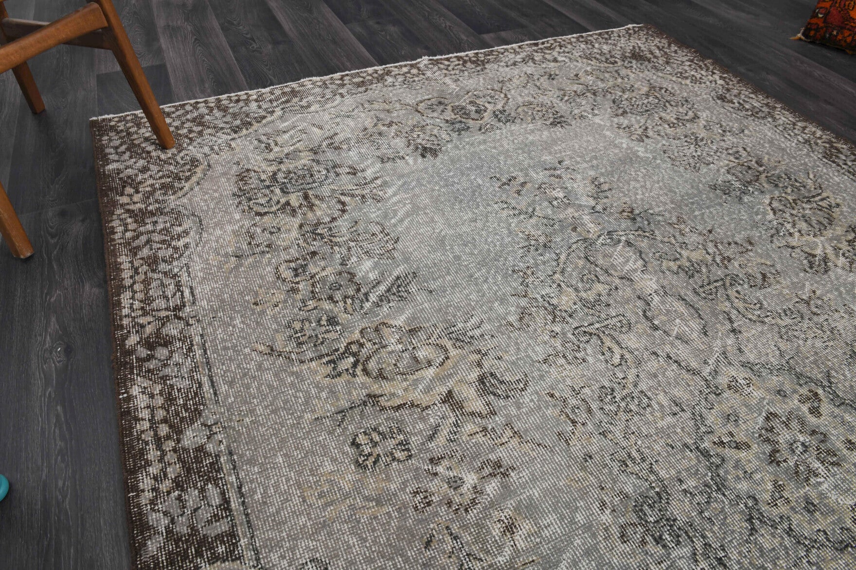 Handmade wool rug from Anatolia, Turkey – Mid 20th Century Area Anatolian Wool Rug 6' x 9'8"