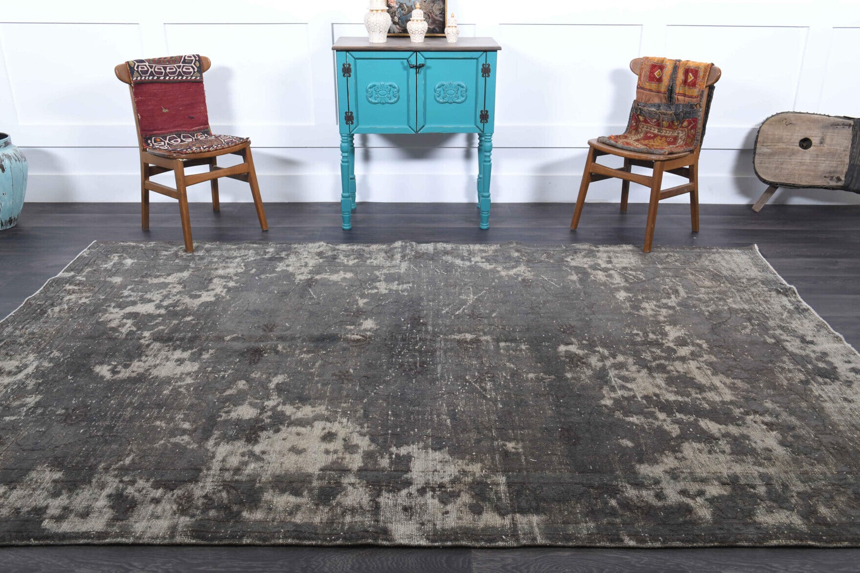Yagmurisik rug: 1970s handmade Anatolian rug with abstract motifs and cotton backing