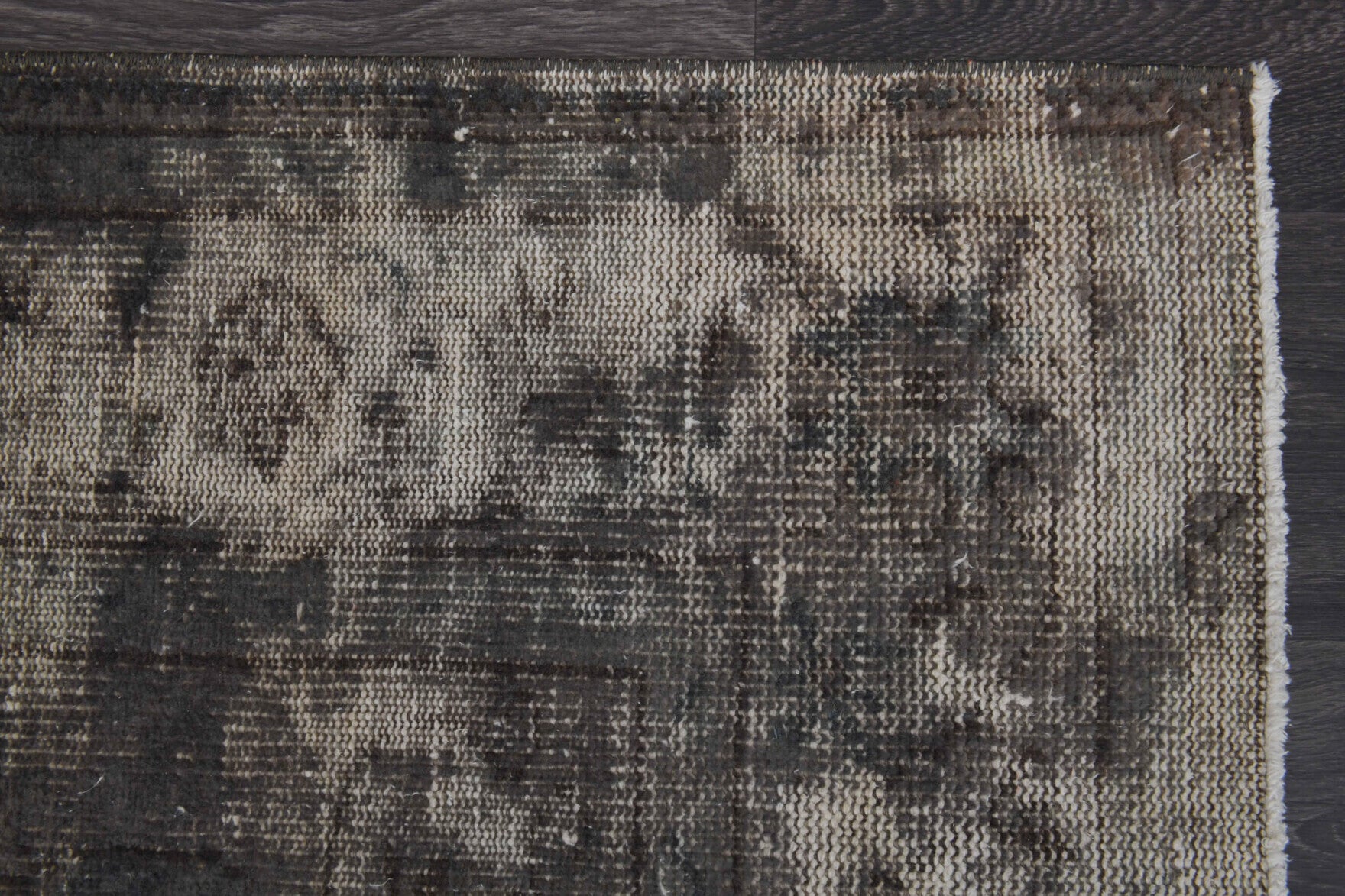 Yagmurisik – vintage abstract rug for living room or bedroom, 6'7" x 10'6" (201x319 cm)