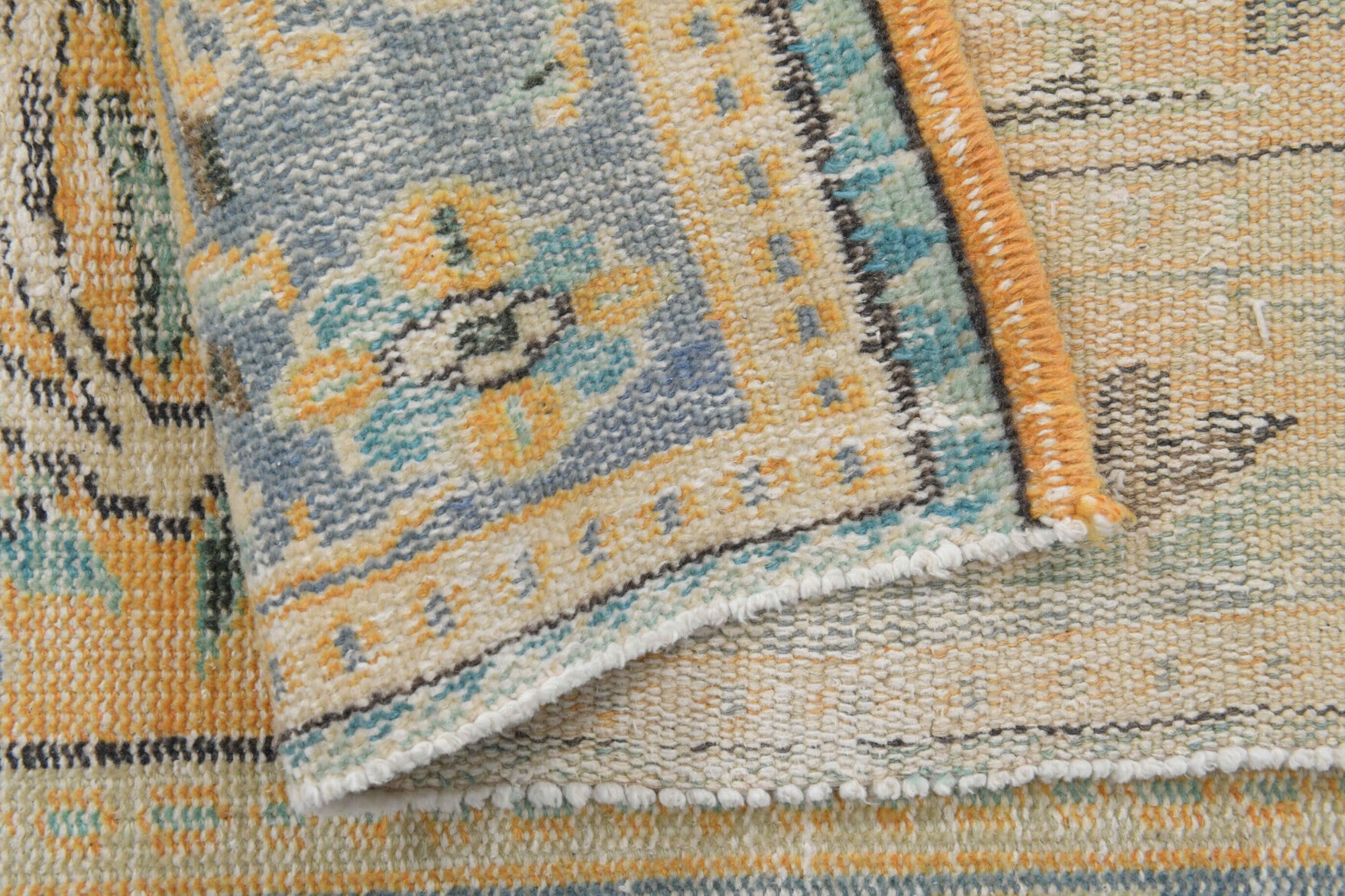 Hand-crafted Anatolian vintage rug Akasyanur in wool, 1970s