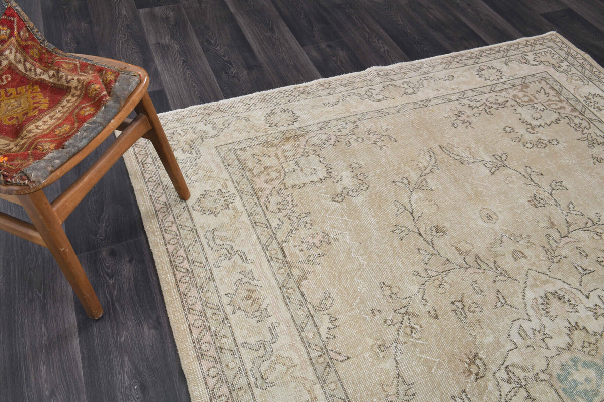 Authentic Anatolian vintage area rug (1970s) with oriental design – one-of-a-kind at Fame Rugs