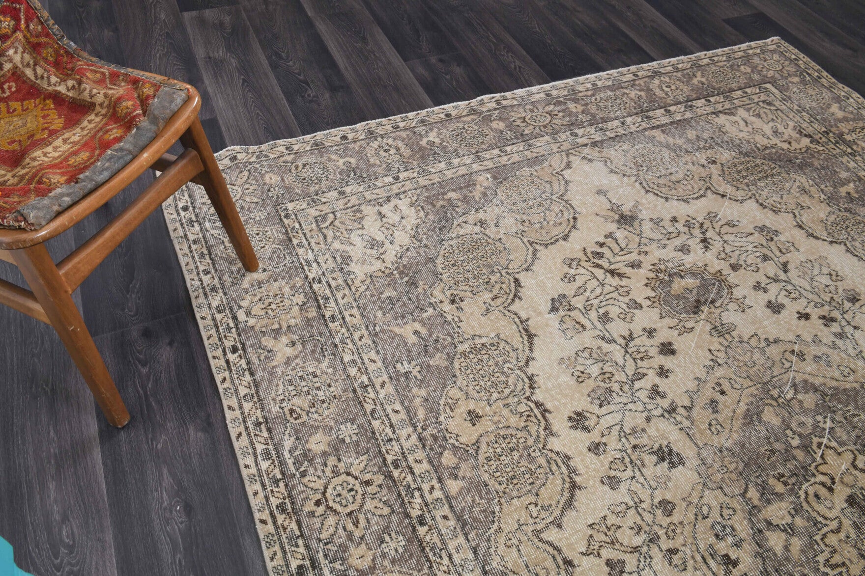 Authentic Anatolian vintage area rug (1970s) with oriental design – one-of-a-kind at Fame Rugs