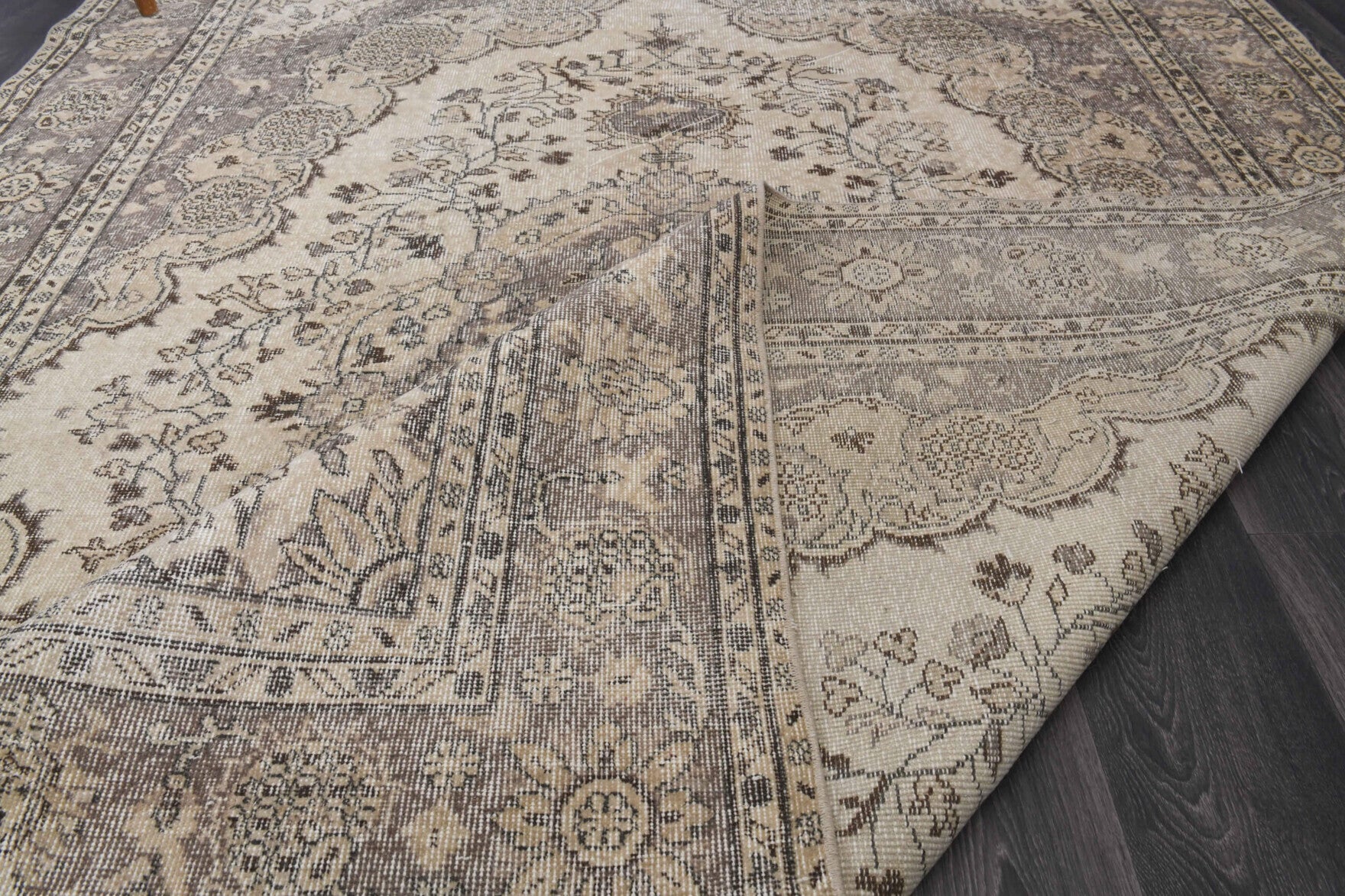 Hand-crafted Anatolian vintage rug Ceylansultan in wool, 1970s