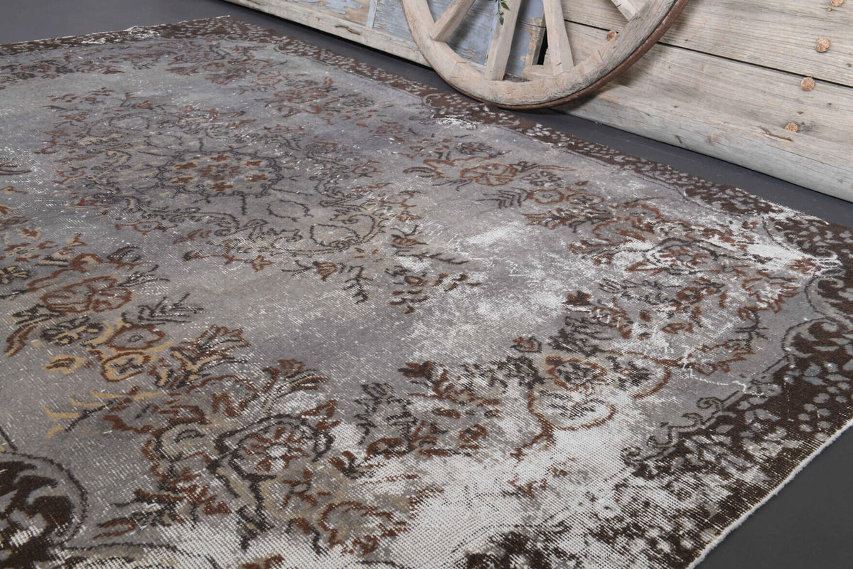 One-of-a-kind 1970s Anatolian vintage area rug in wool, 5'10" x 9'5"