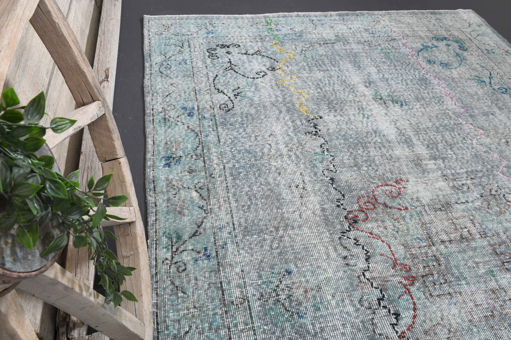 Pervalale – vintage oriental rug for living room or bedroom, 5'9" x 9'4" (176x284 cm)