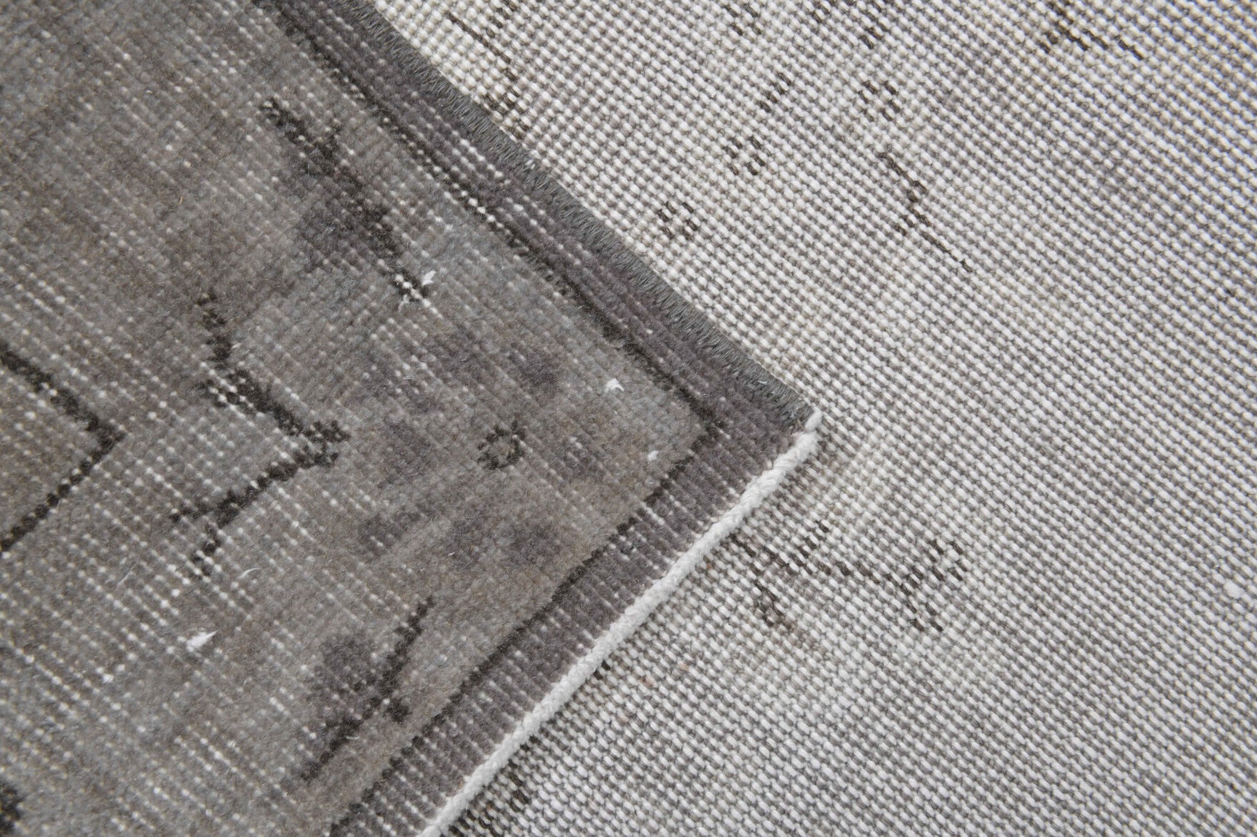Hand-crafted Anatolian vintage rug Perigun in wool, 1970s