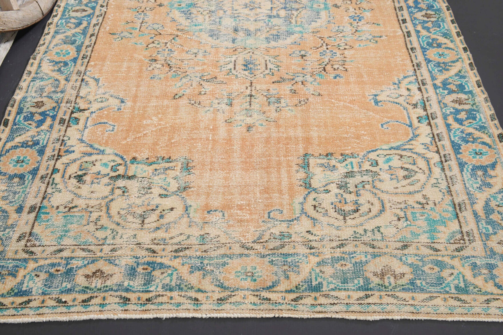 Authentic Anatolian vintage area rug (1970s) with oriental design – one-of-a-kind at Fame Rugs