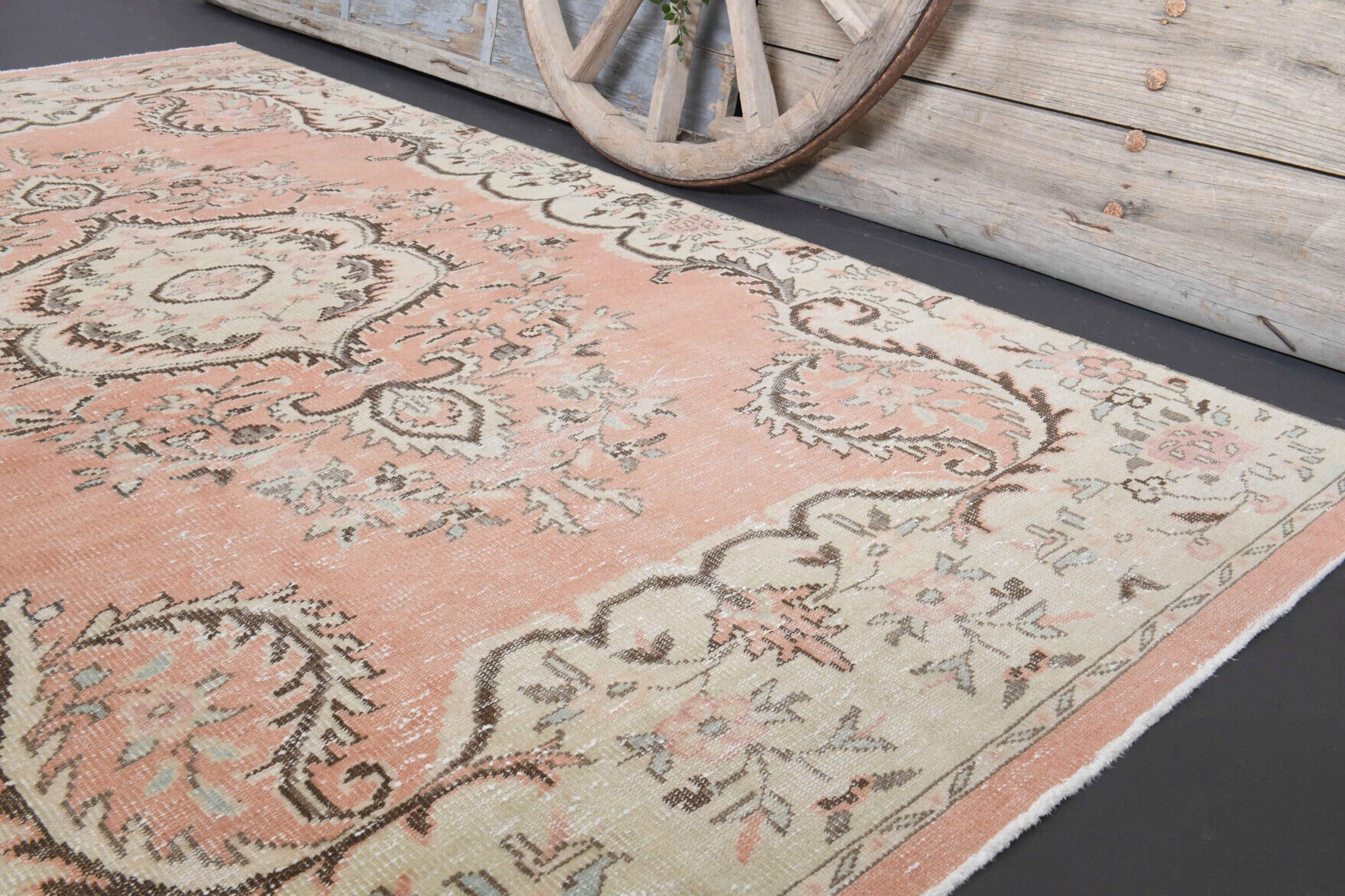 Oykusu rug: 1970s handmade Anatolian rug with oriental motifs and cotton backing