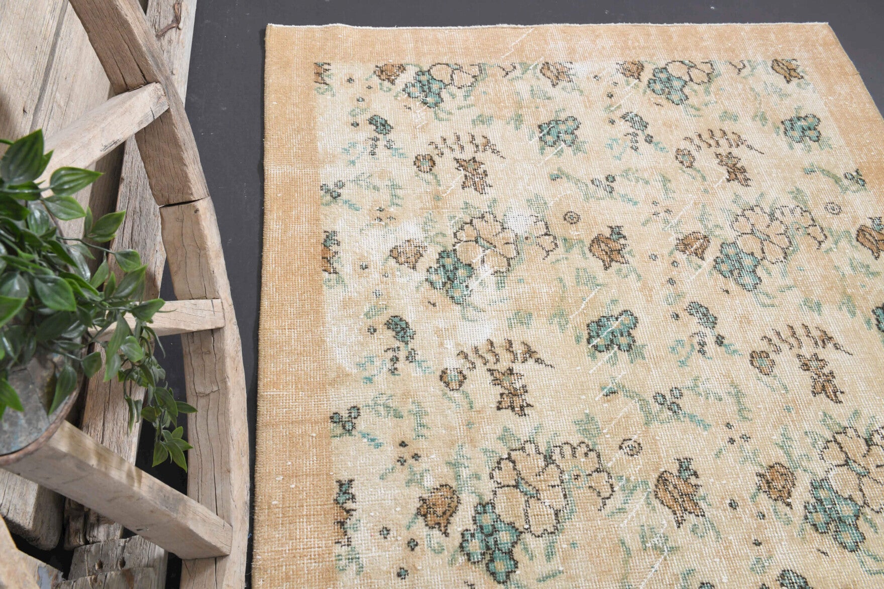 Oykuruh – vintage floral rug for living room or bedroom, 3'8" x 6'7" (112x200 cm)