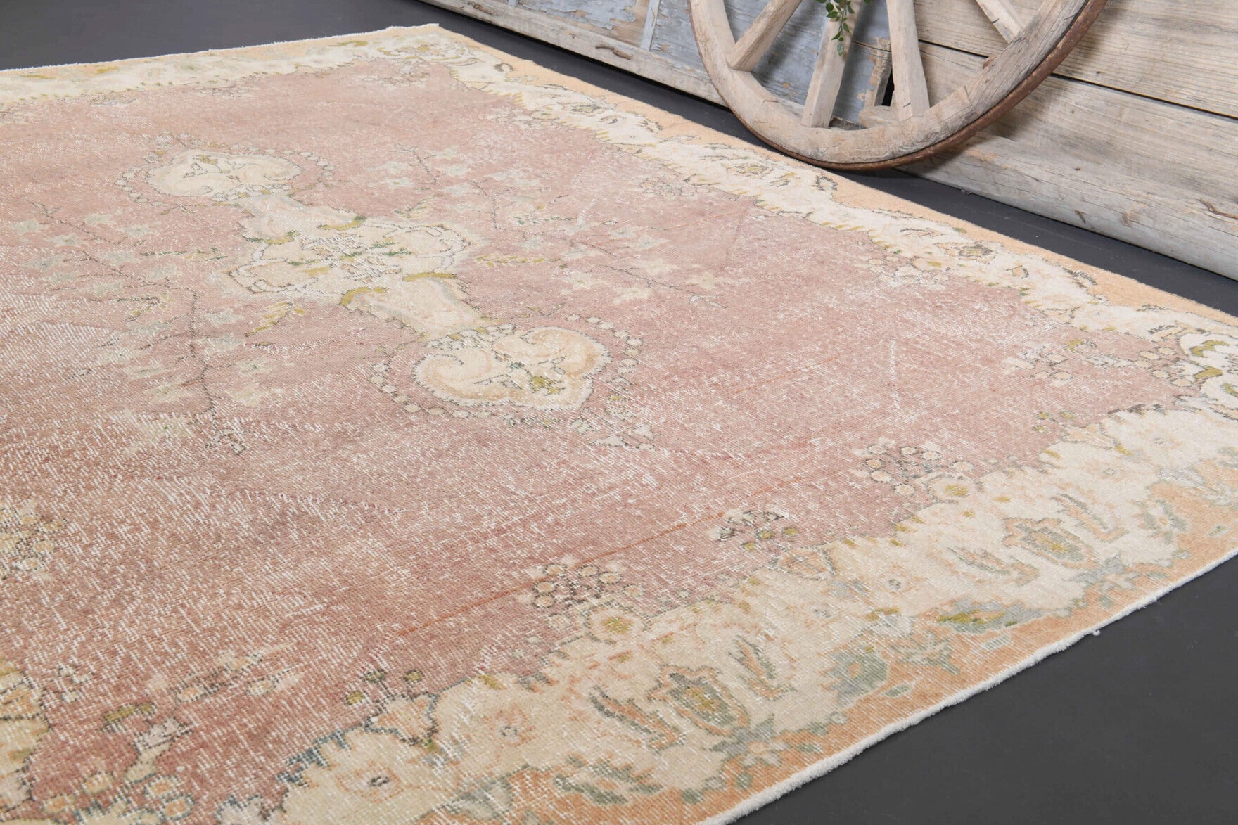 Oyanaz rug: 1970s handmade Anatolian rug with oriental motifs and cotton backing