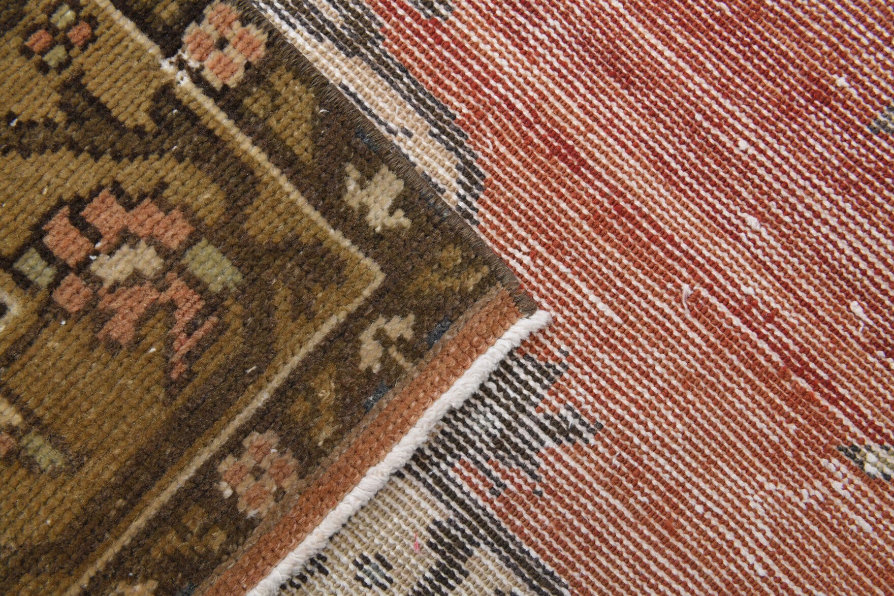 Hand-crafted Anatolian vintage rug Ouranozoe in wool, 1970s