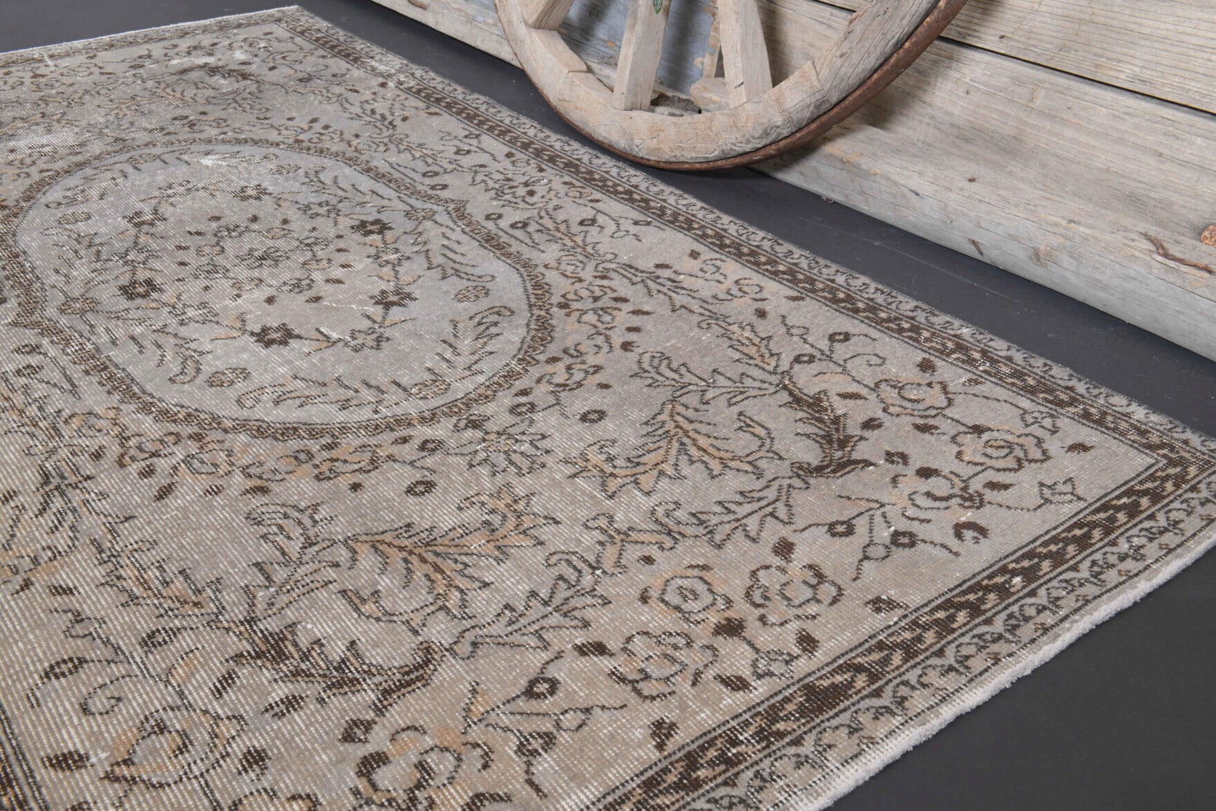 Ouranosthene rug: 1970s handmade Anatolian rug with oriental motifs and cotton backing